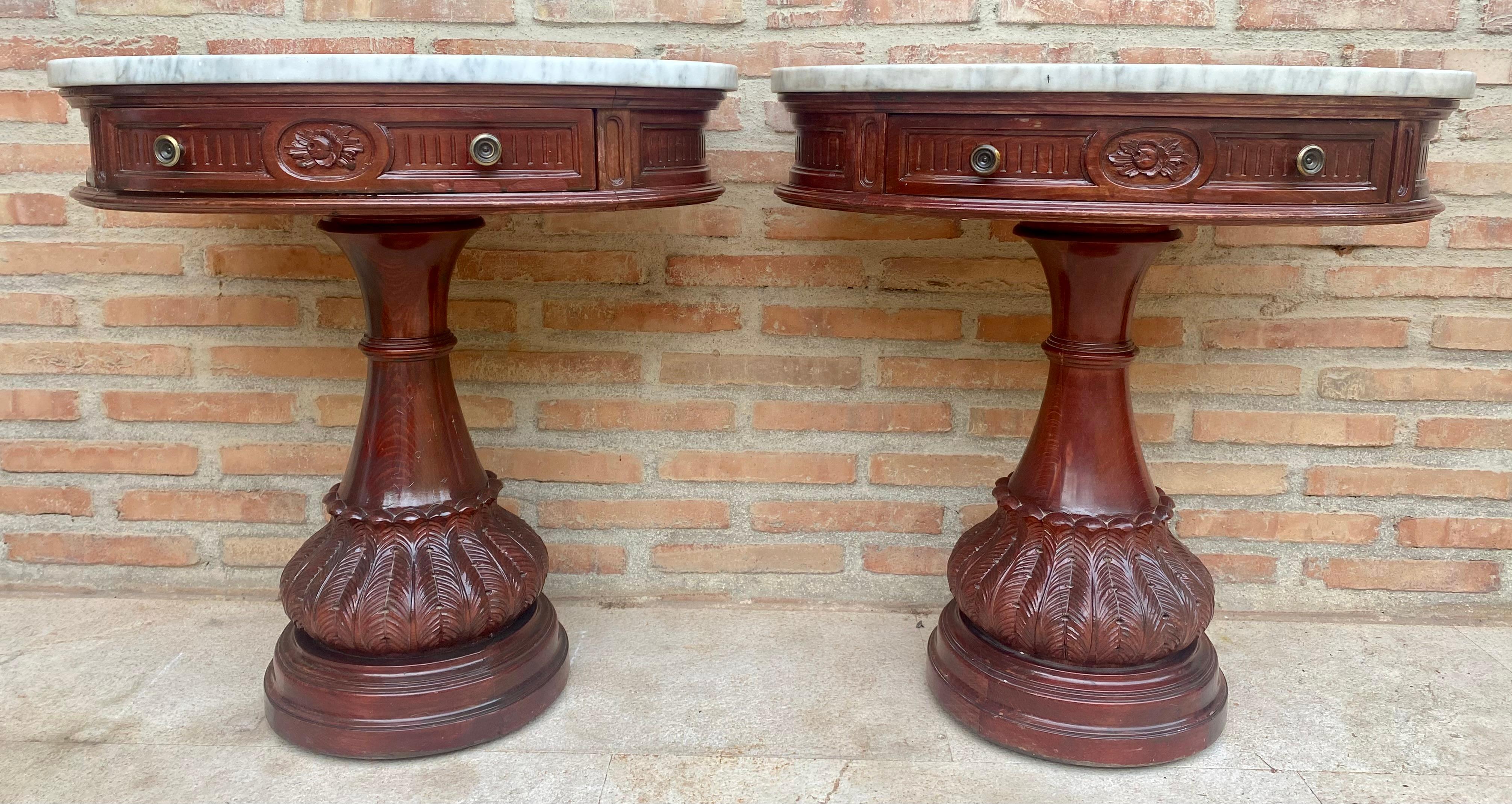Pair of Carved Wood Demi Lune Side Tables or Nightstands with One Drawer and Marble Top.
Pair of Demi Lune side tables or bedside tables in carved wood with one drawer and marble top.
Beautiful crescent-shaped bedside tables with white marble top