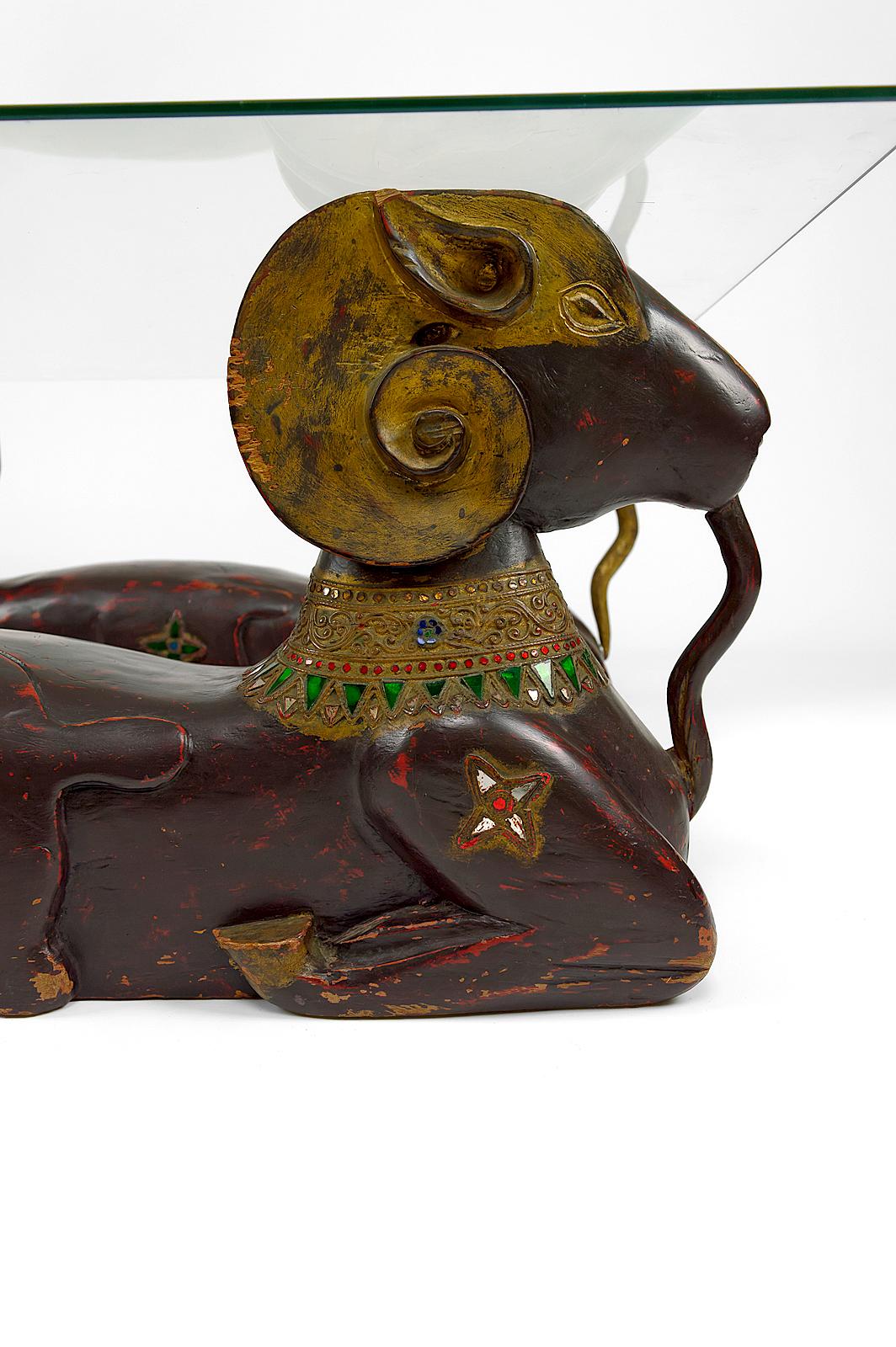 Table basse à double tête de bélier en bois sculpté, Hollywood Regency, datant d'environ 1970 en vente 5