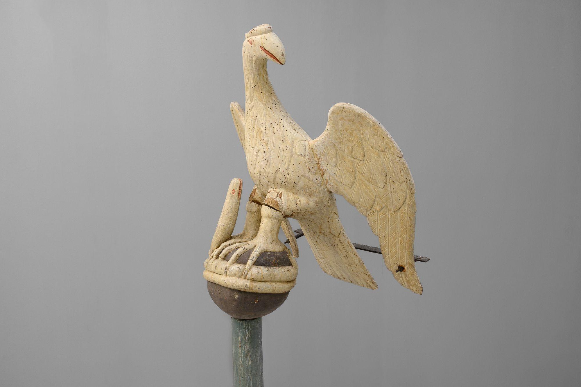 XIX secolo Leggio a forma di aquila in legno intagliato in vendita