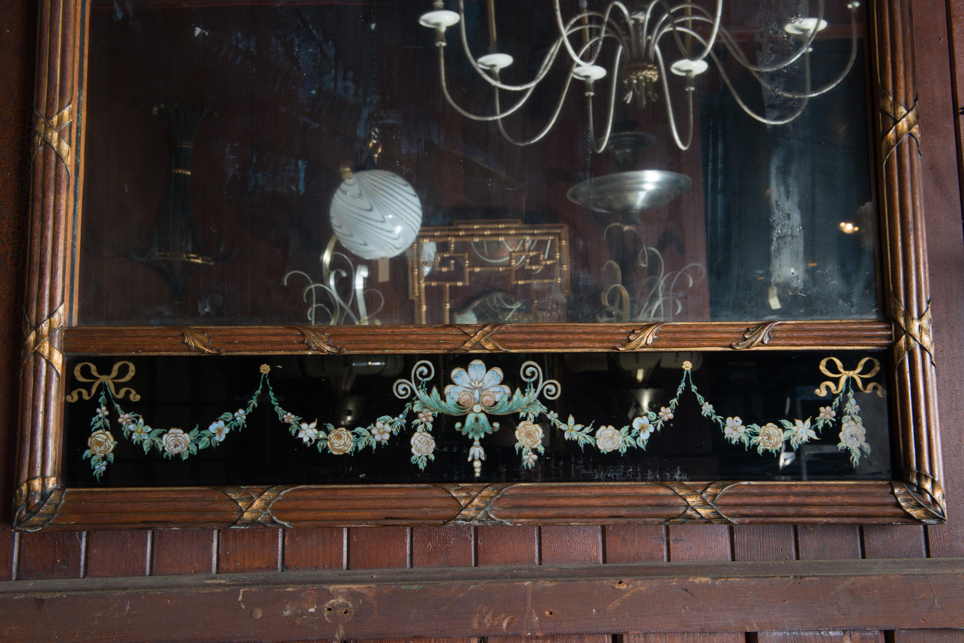 Miroir en bois sculpté et glomis en vente 1