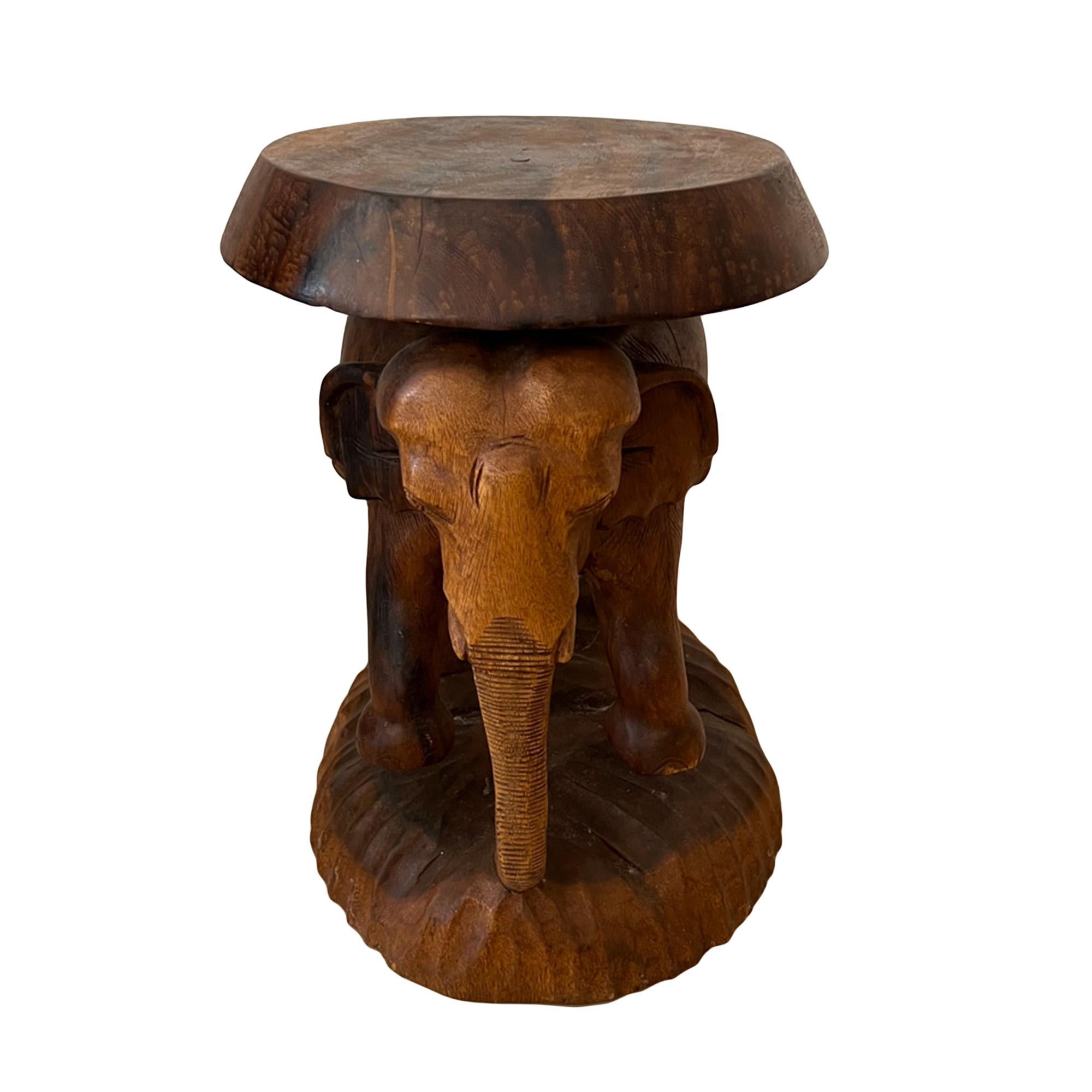 Anglo-indien Table éléphant en bois sculpté en vente