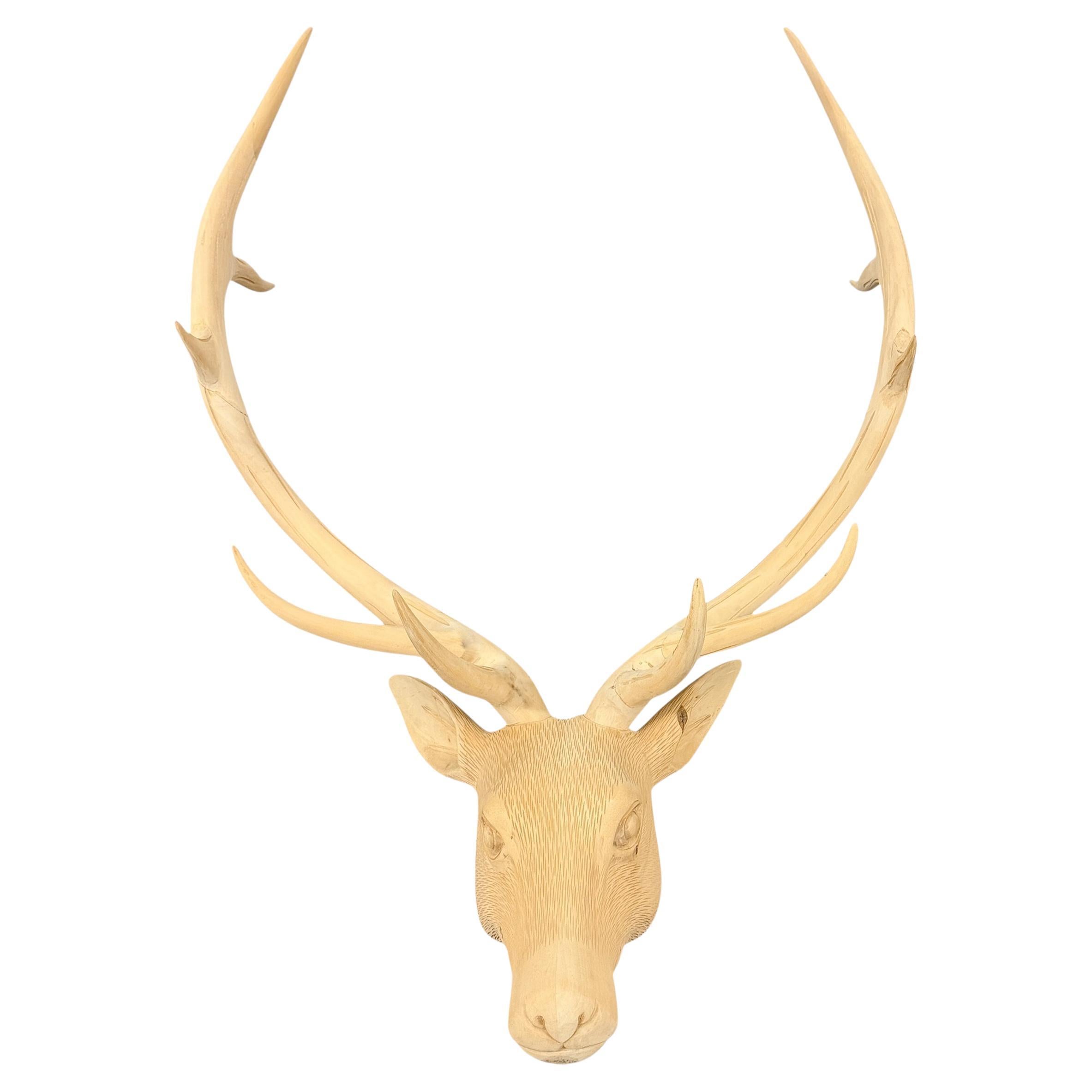 Mont d
élan en bois sculpté