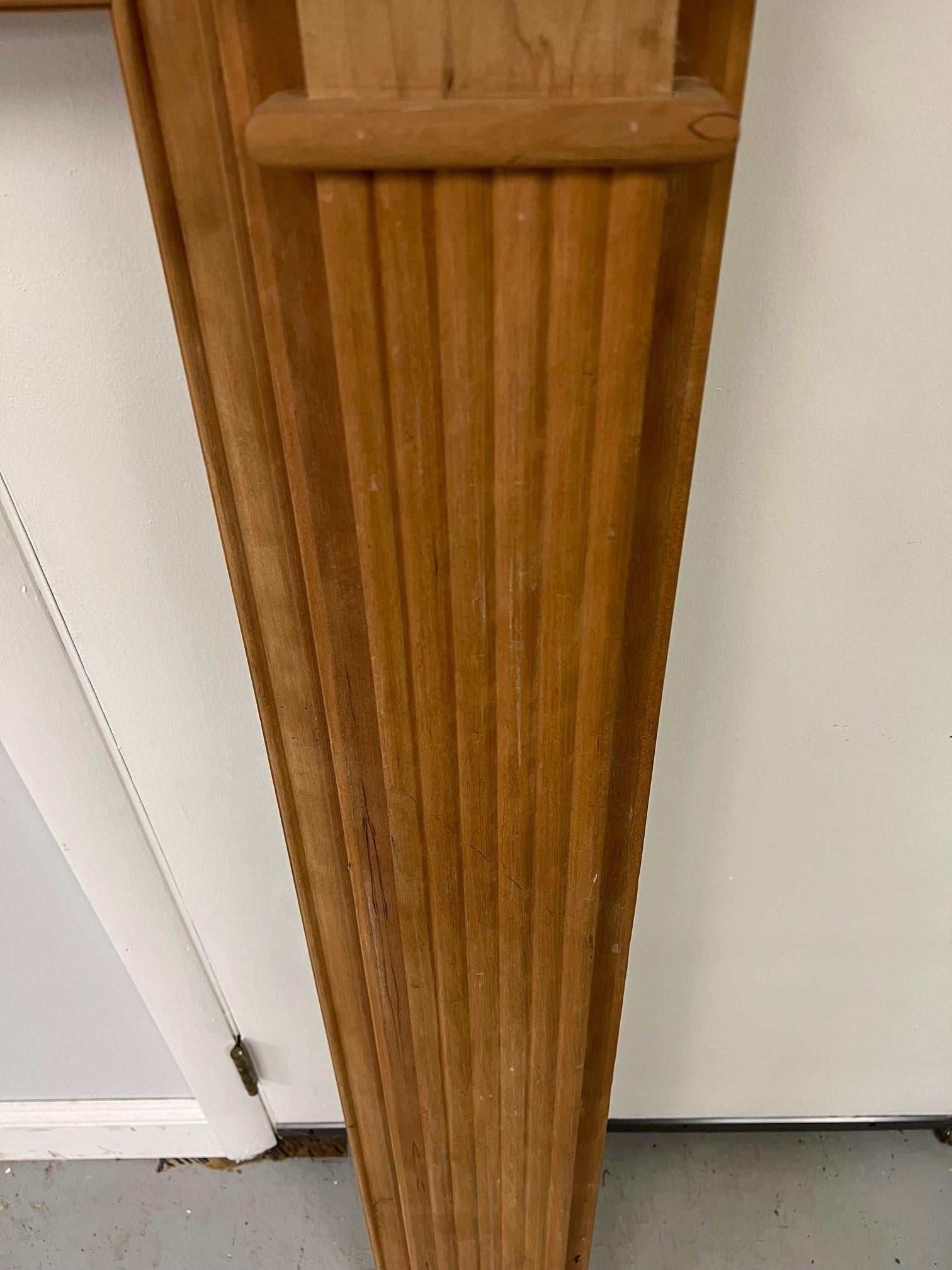 Chimenea de Madera Tallada Manto Cerezo con Patas Acanaladas Centro Decorativo 5