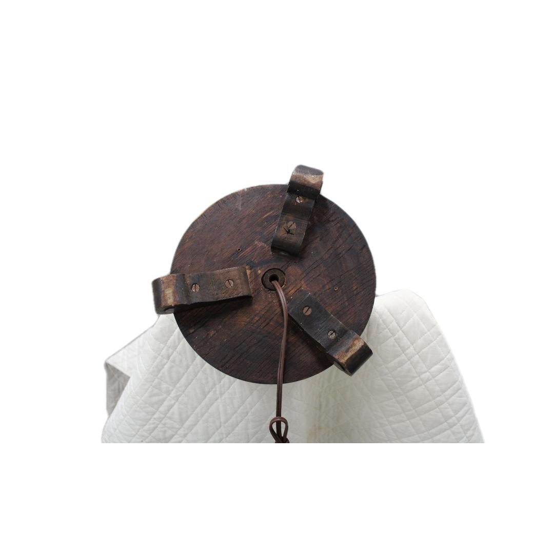 Stehlampe aus geschnitztem Holz mit geschnitztem Spiralmuster (20. Jahrhundert) im Angebot