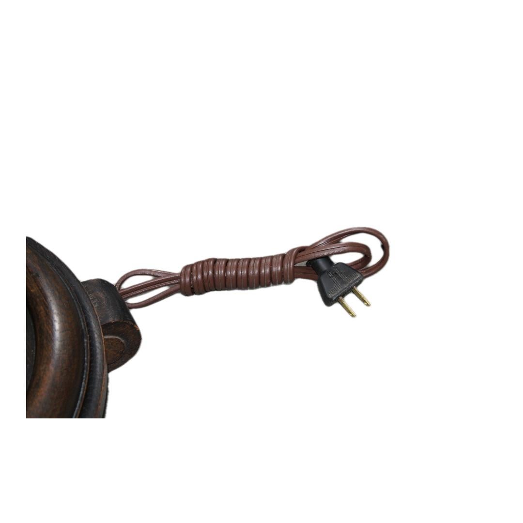 Lampada da terra in legno intagliato con design a spirale intagliato in vendita 3