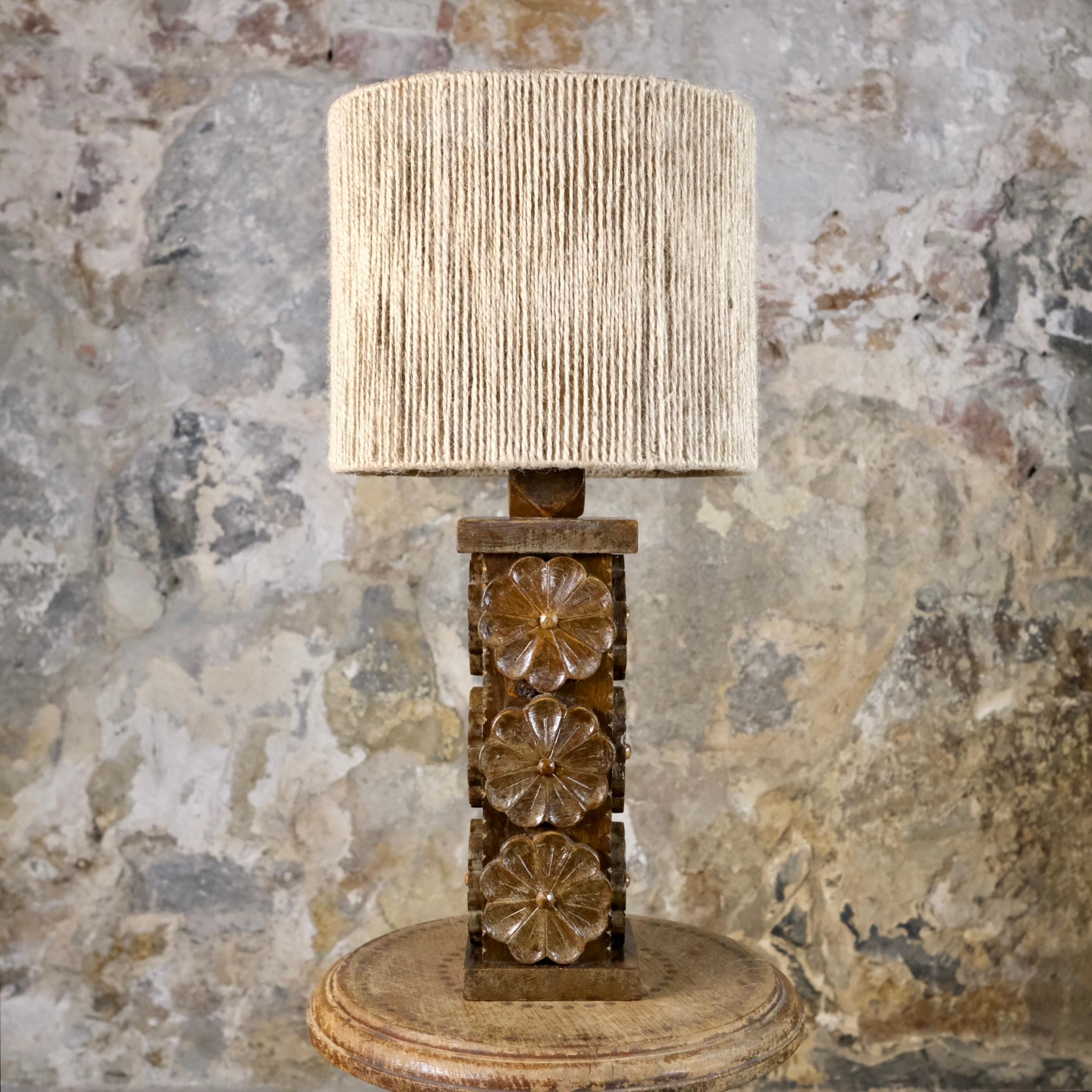 Beautiful and unique table lamp from Bretagne, France, around 1940-1950. 
Hand carved wood with adorable flowers pattern, lots of carved details.
New handmade burlap lampshade made with the original lampshade rib.
Good condition, light traces of