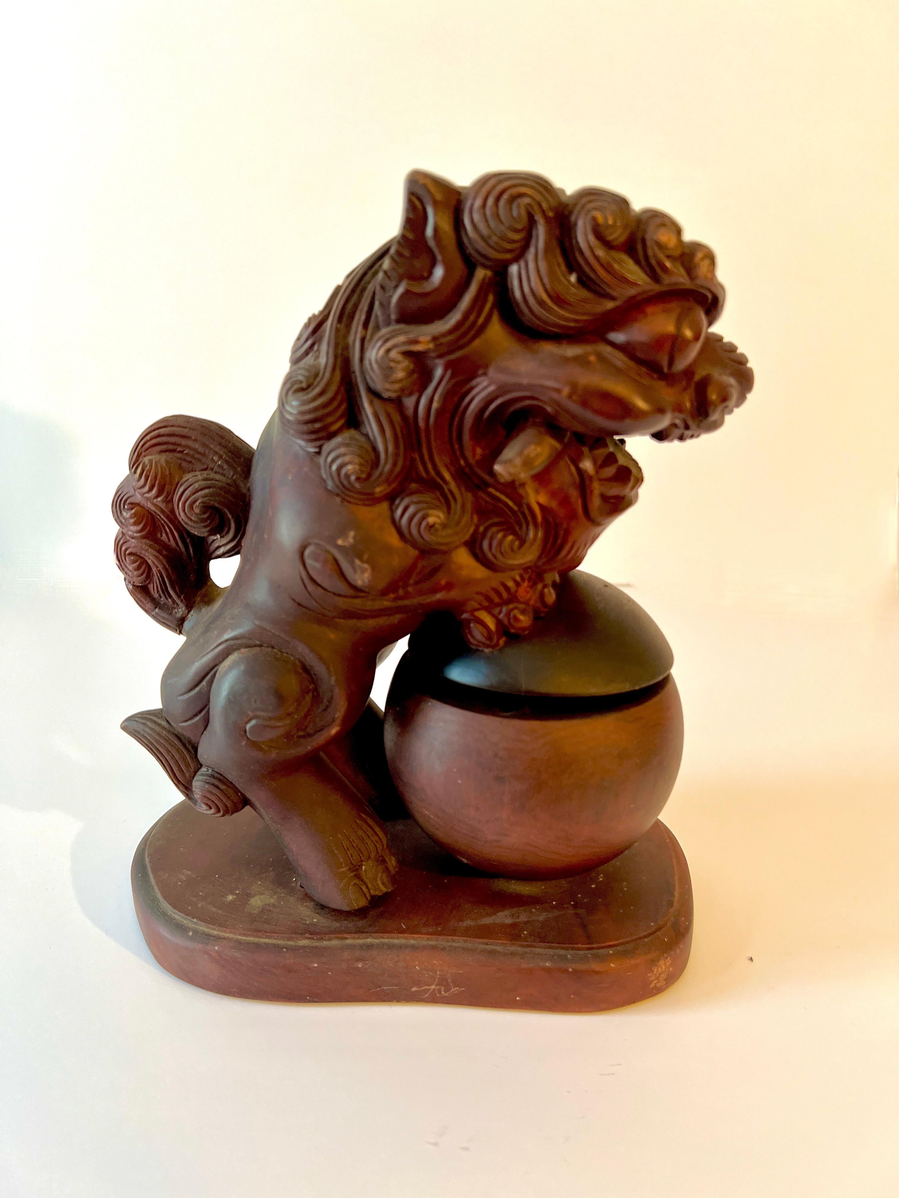 Chinois Cendrier, cigarette ou cendrier 420 décoratif de chien Foo en vente
