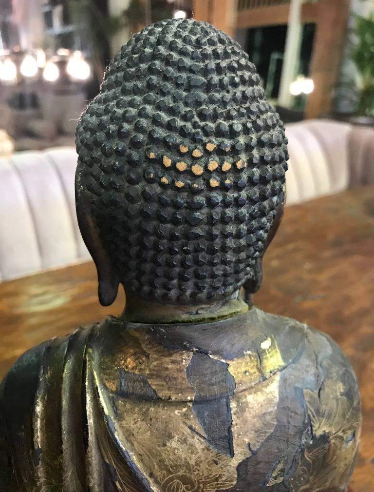 Sculpture en bois sculpté et laqué d'un bouddha japonais assis d'Edo Amida Nyorai en vente 8