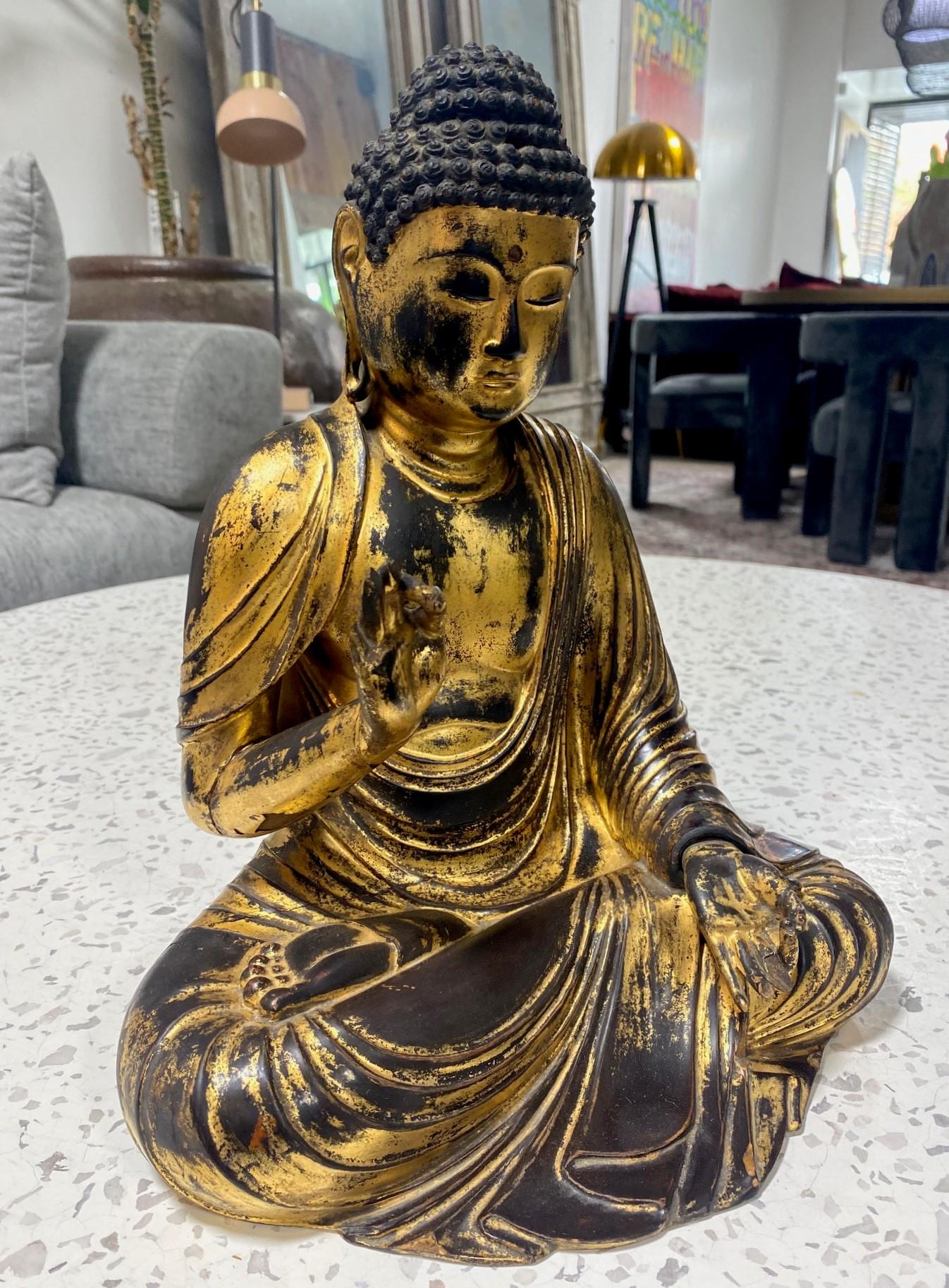 Sculpture en bois sculpté et laqué d'un bouddha japonais assis d'Edo Amida Nyorai en vente 6