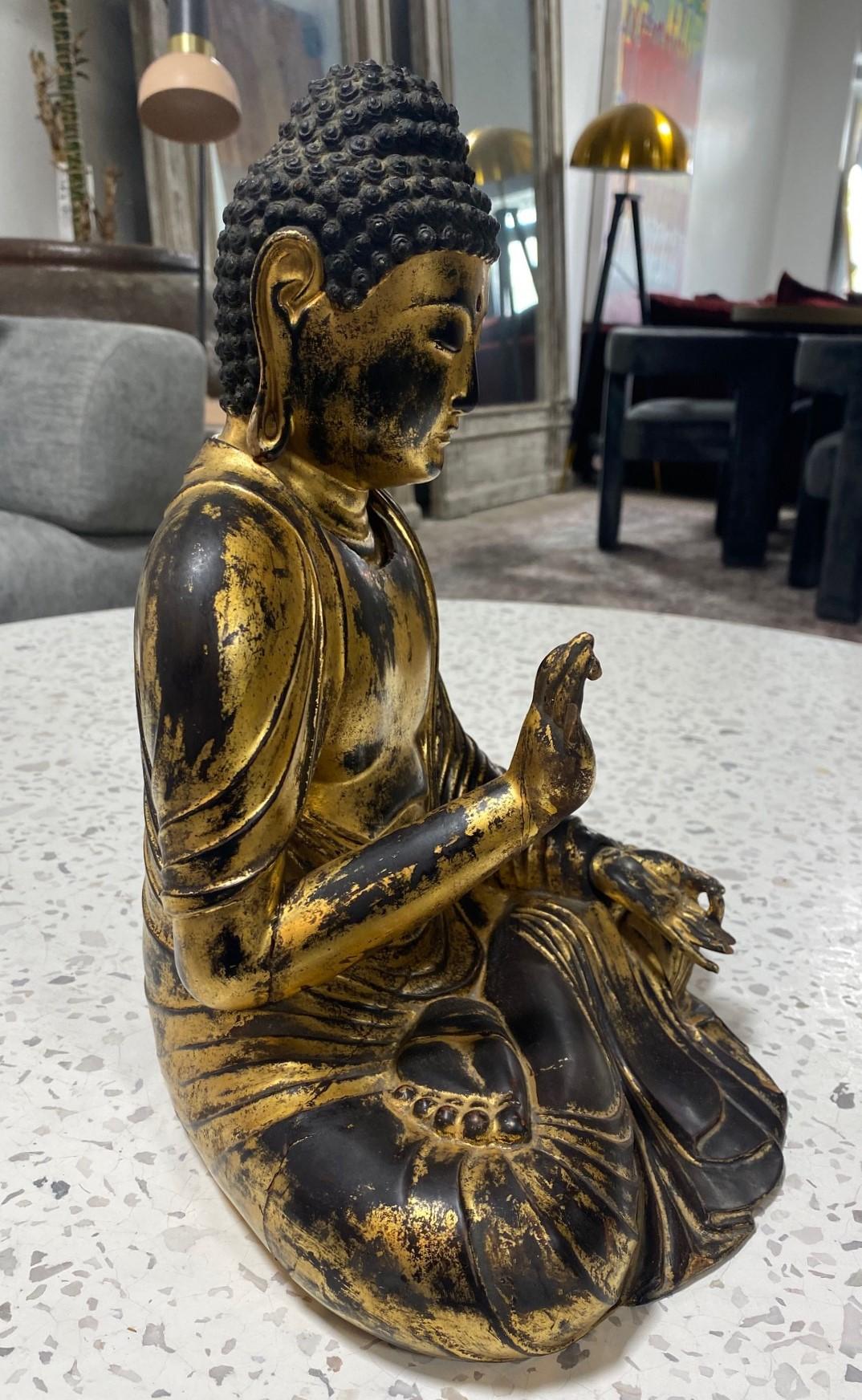 Sculpture en bois sculpté et laqué d'un bouddha japonais assis d'Edo Amida Nyorai en vente 7