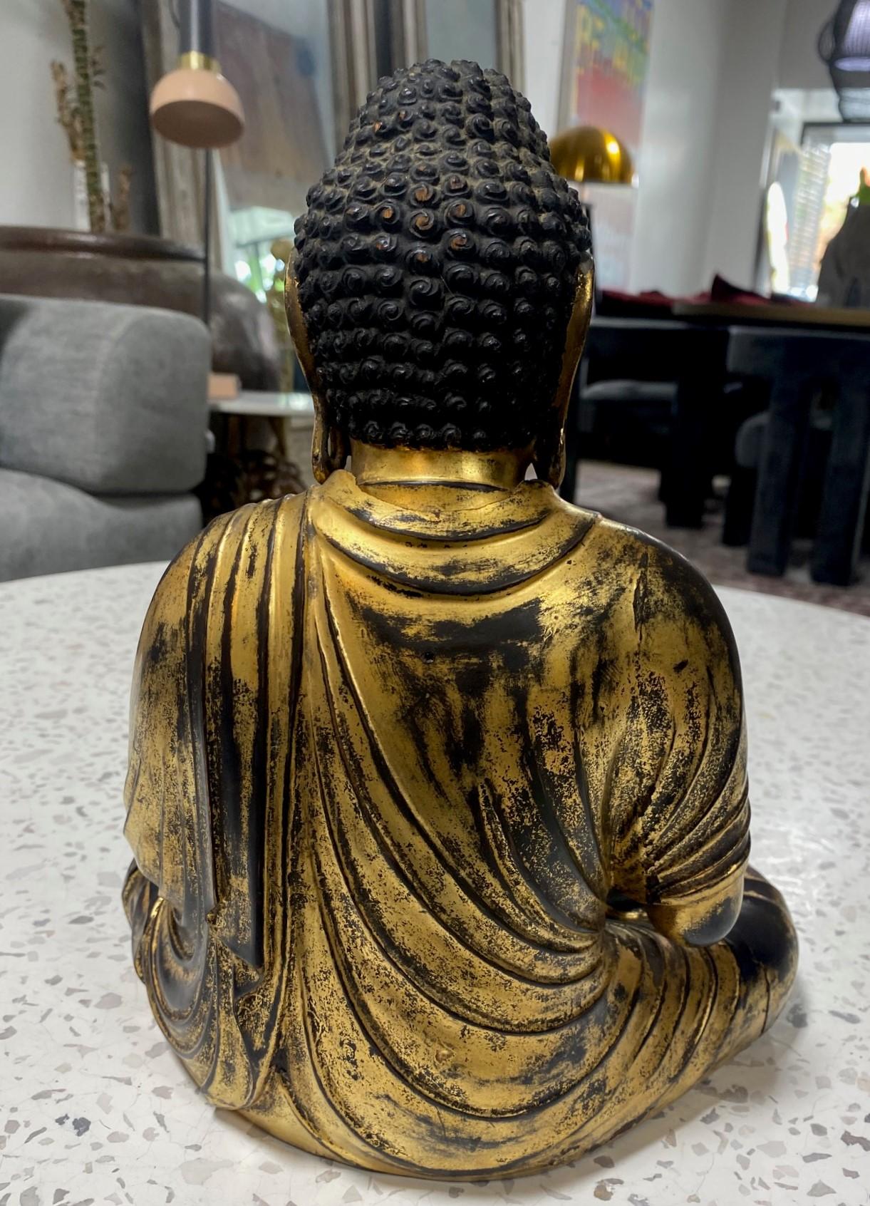 Sculpture en bois sculpté et laqué d'un bouddha japonais assis d'Edo Amida Nyorai en vente 8