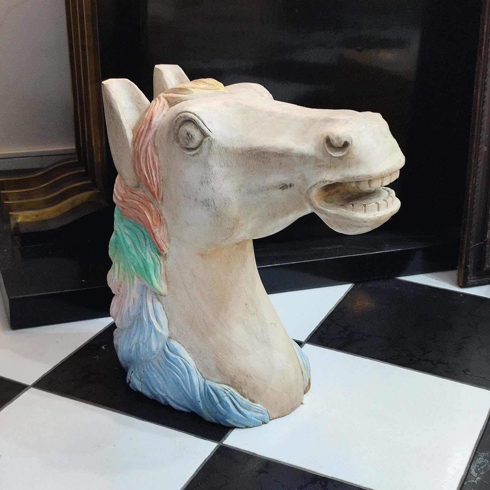 Sculpté à la main Tête de cheval en bois sculpté en vente