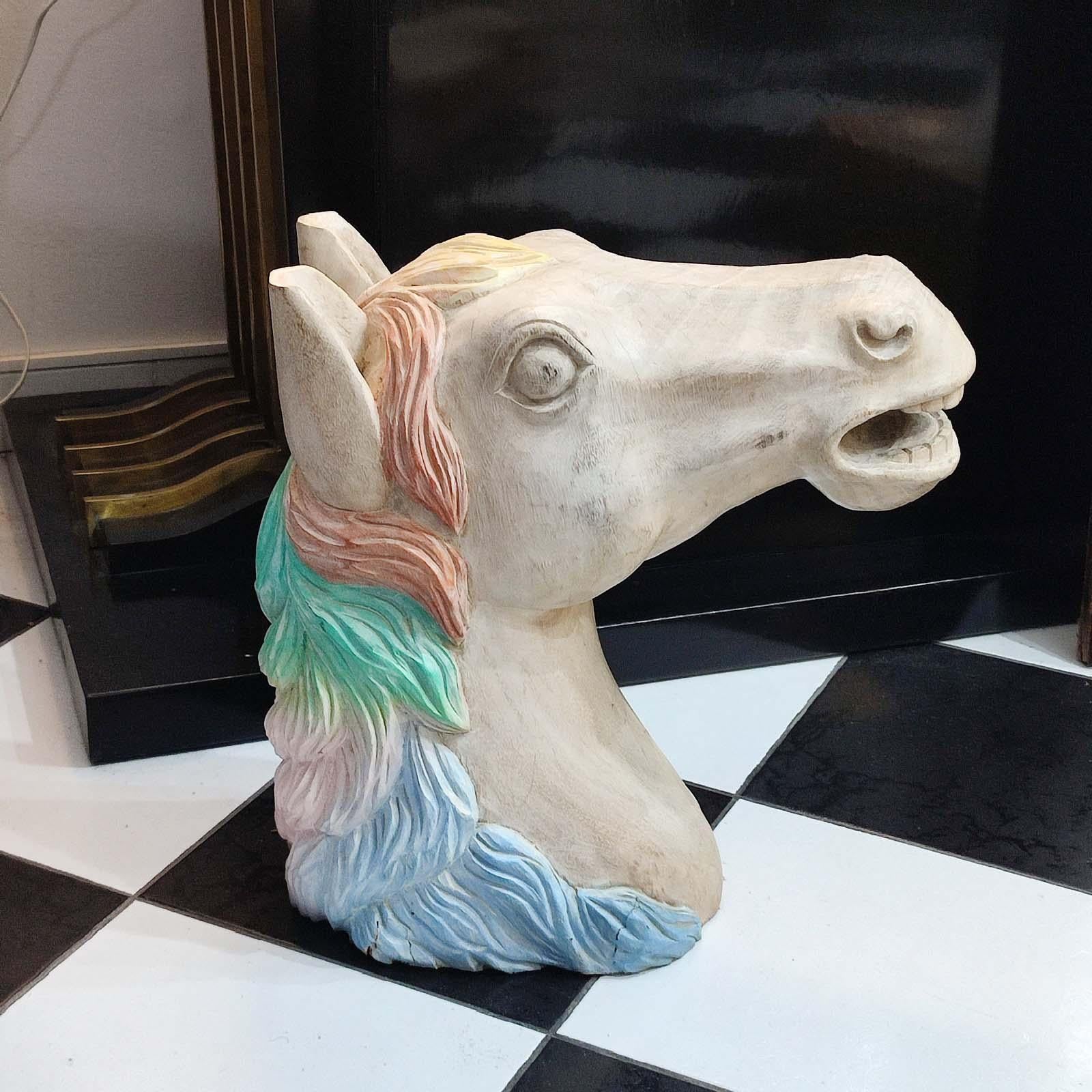 Tête de cheval en bois sculpté Bon état - En vente à Bochum, NRW