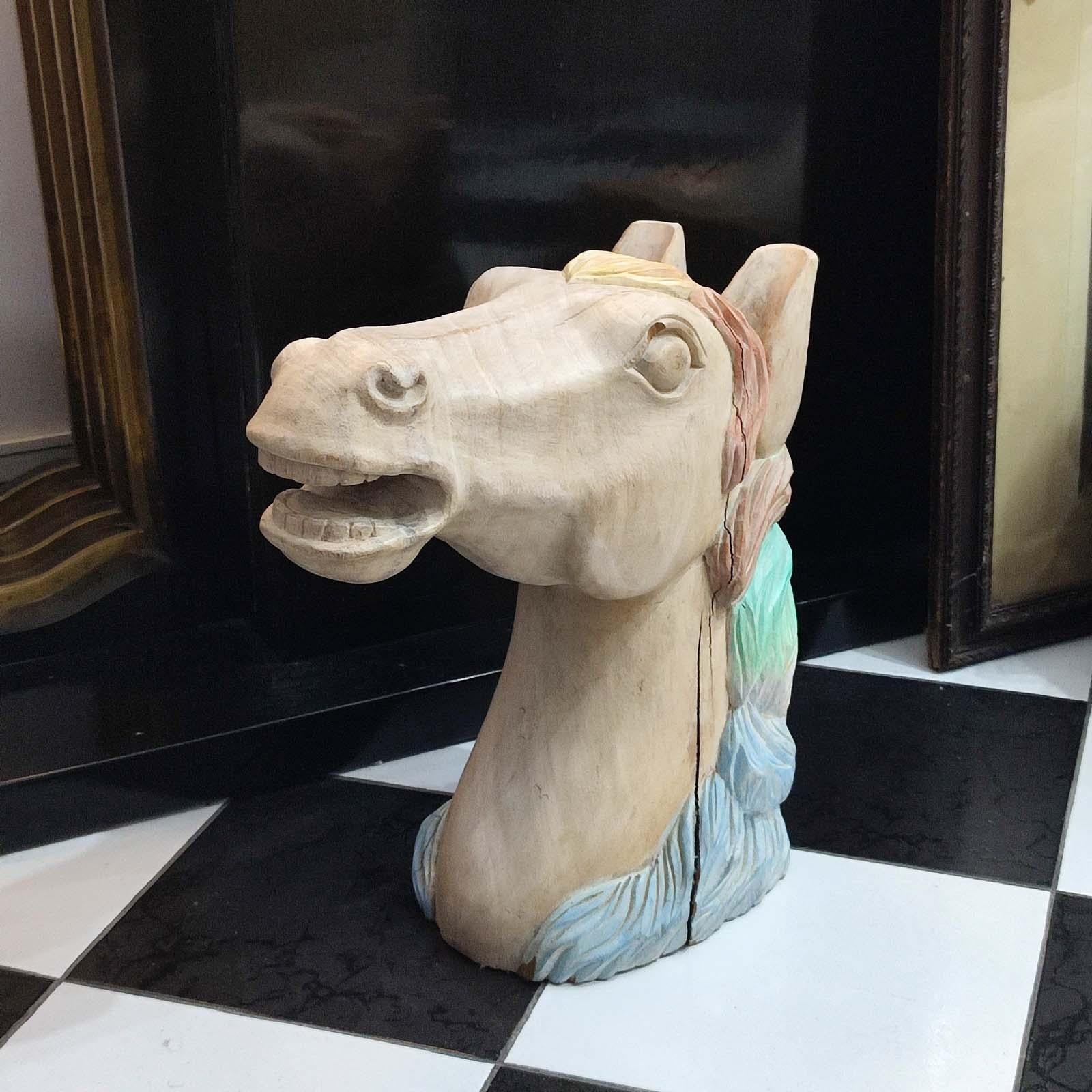 Tête de cheval en bois sculpté en vente 1