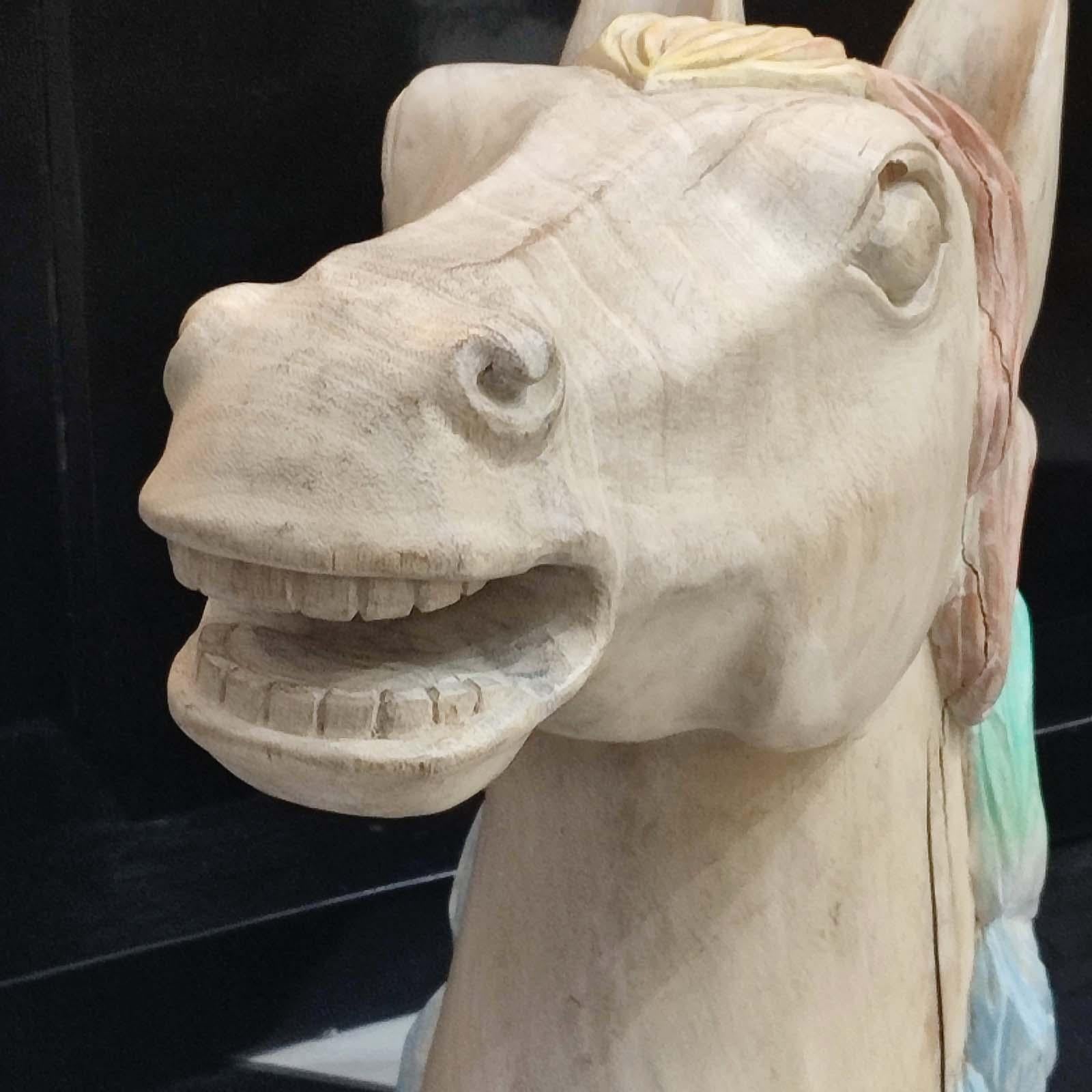 Tête de cheval en bois sculpté en vente 3