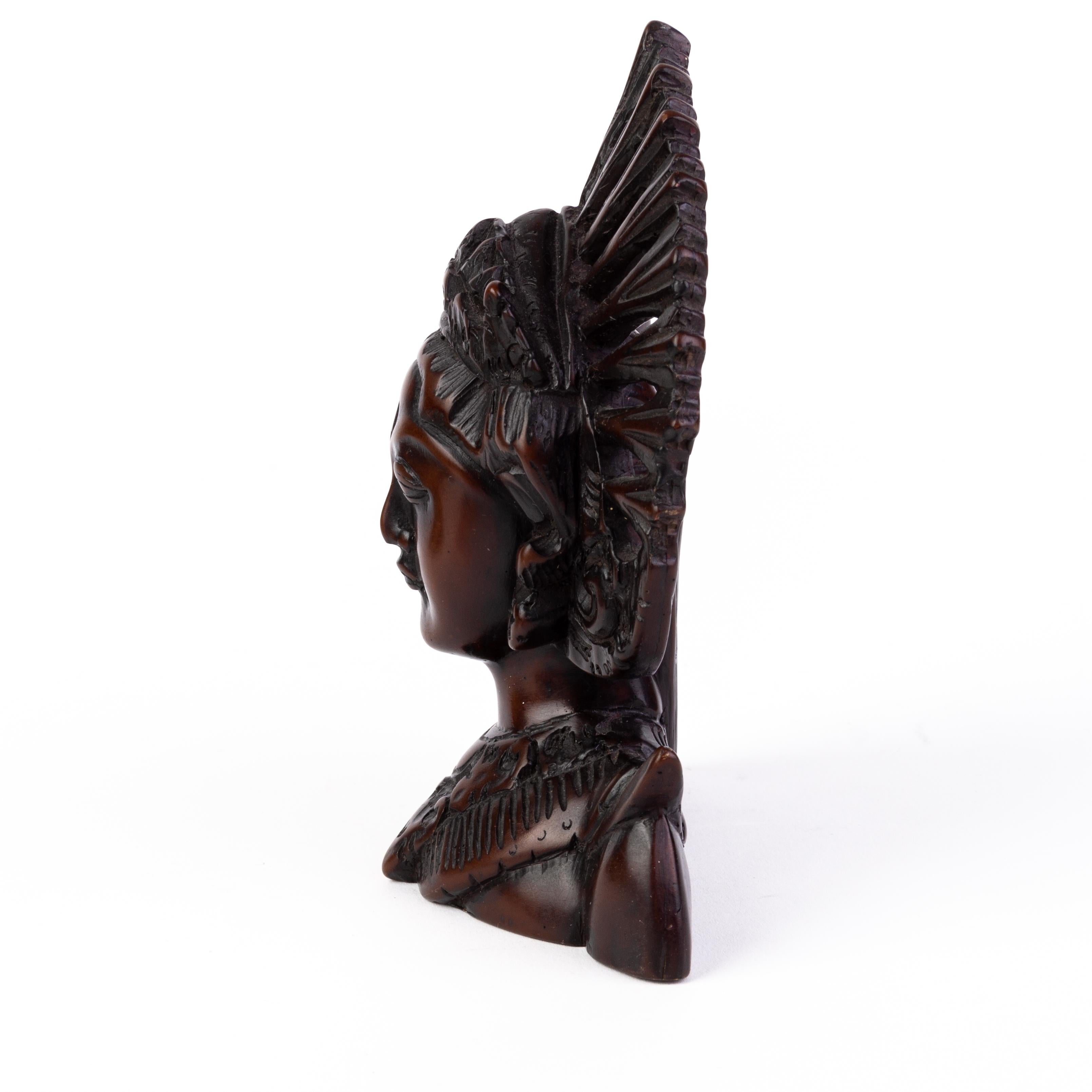 Carved Wood Indonesian Balinese Bust Sculpture  In Good Condition For Sale In Nottingham, GB