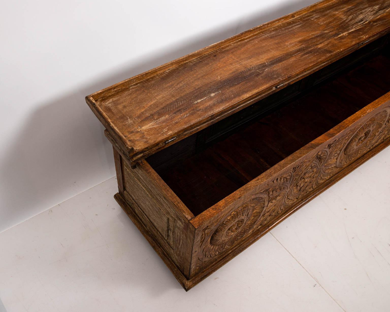 Carved Wood Life Top Storage Box In Fair Condition In Stamford, CT