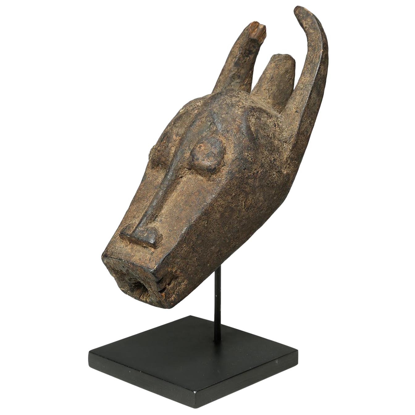 Masque miniature en bois sculpté en forme de vache Bush  Support ivoire côte ouest Afrique