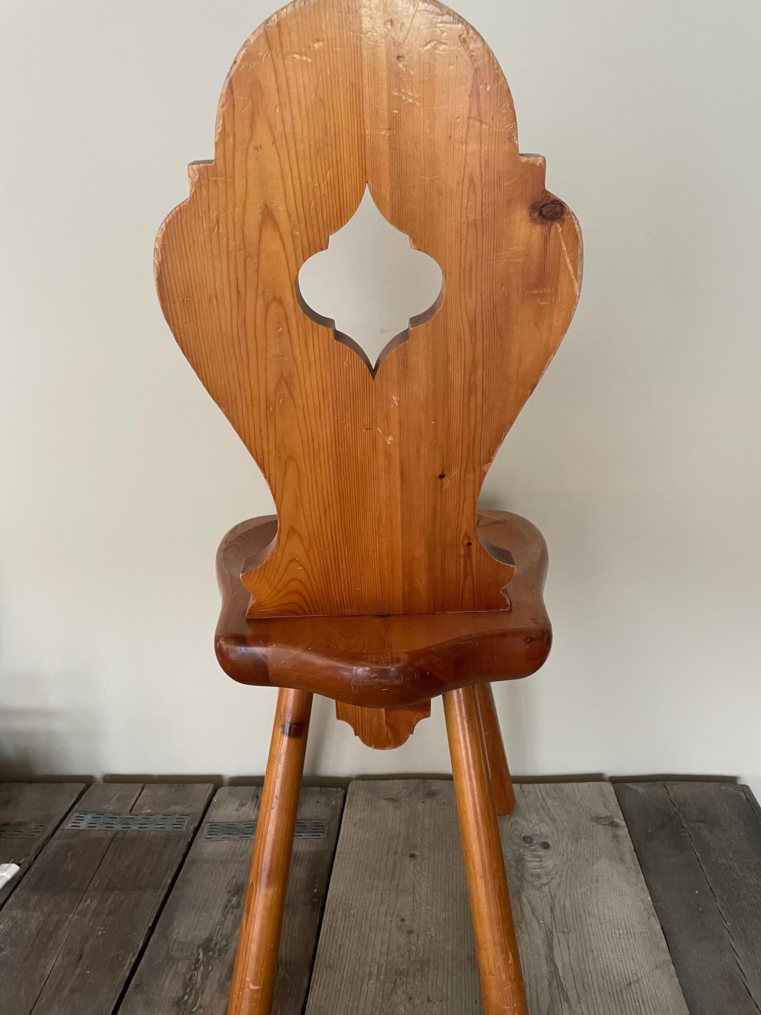 European Carved wood mountain chair For Sale