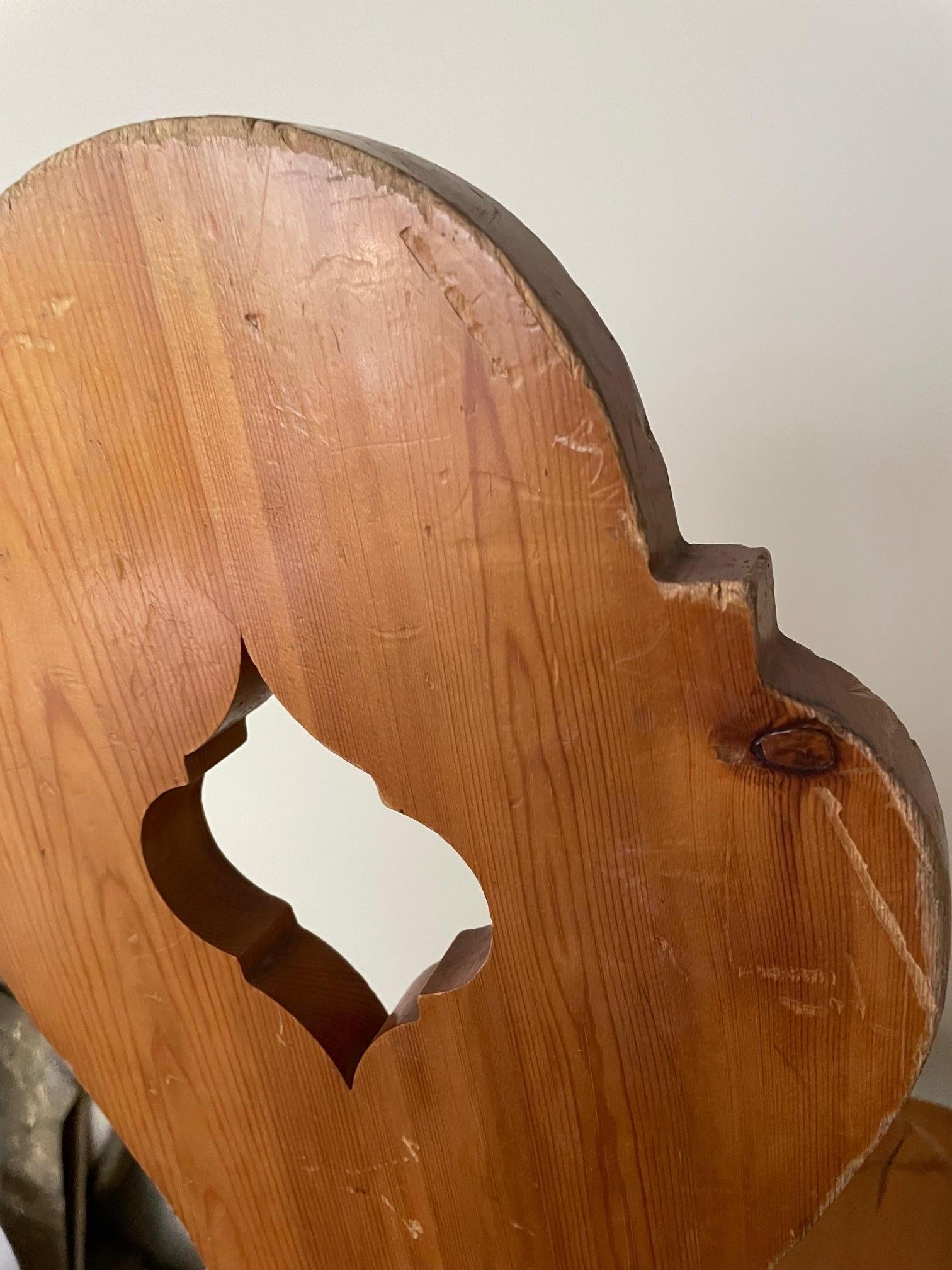 Carved wood mountain chair In Fair Condition For Sale In Nivelles, BE