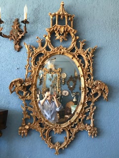 Miroir de style Chippendale en bois sculpté avec dessus en forme de pagode
