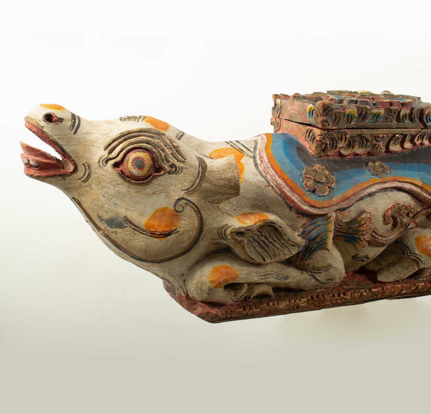 Carved wood, painted and decorated HOLY COW and trinket box - India, circa 1910 For Sale 1