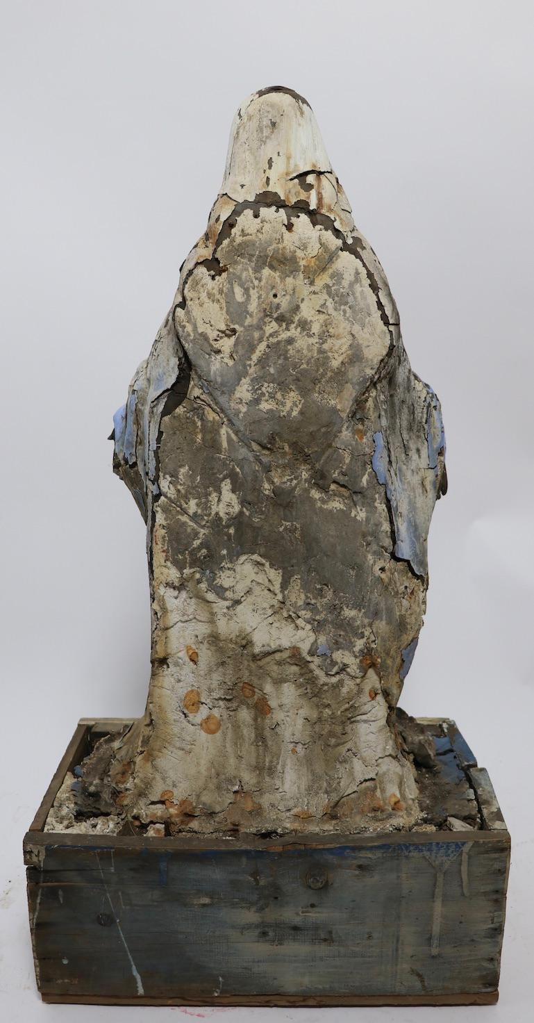 Statue de la Vierge Marie polychrome en bois sculpté en vente 1