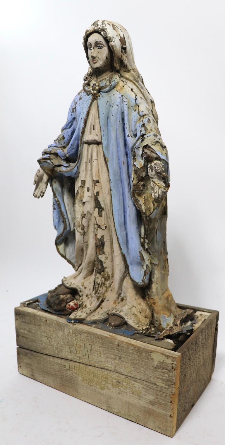Geschnitzt Holz Polychrome Jungfrau Maria Statue (Volkskunst) im Angebot