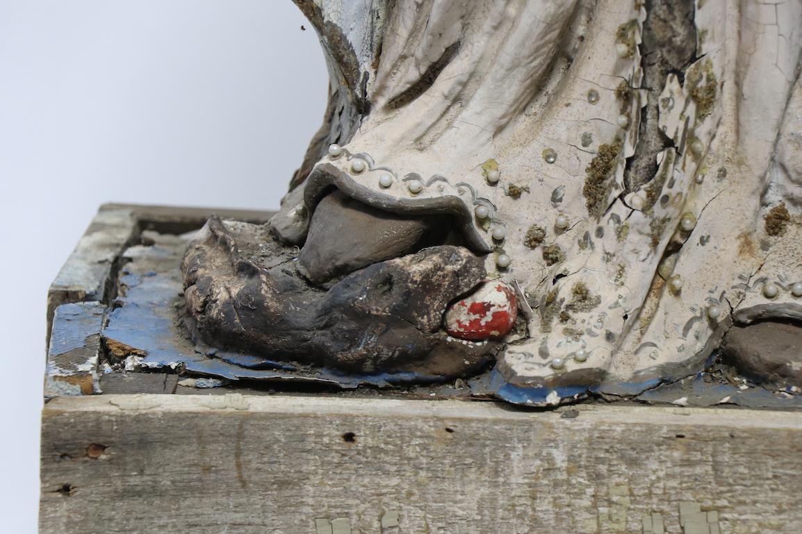 Sculpté Statue de la Vierge Marie polychrome en bois sculpté en vente