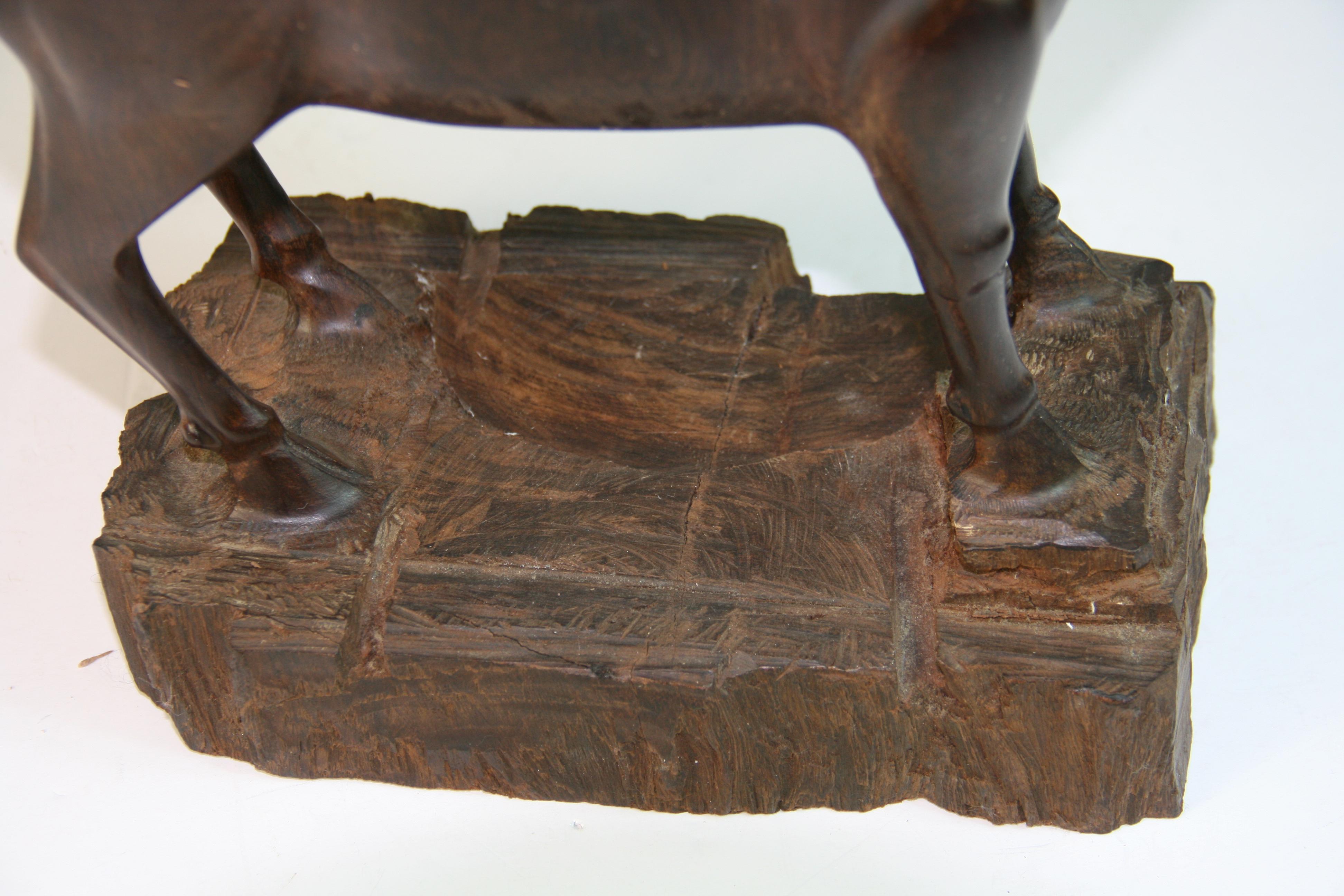 Escultura de carnero de madera tallada en venta 5