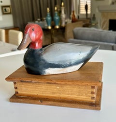 Boîte en bois sculpté pour canard colvert à tête rouge par Oscar M Cortes