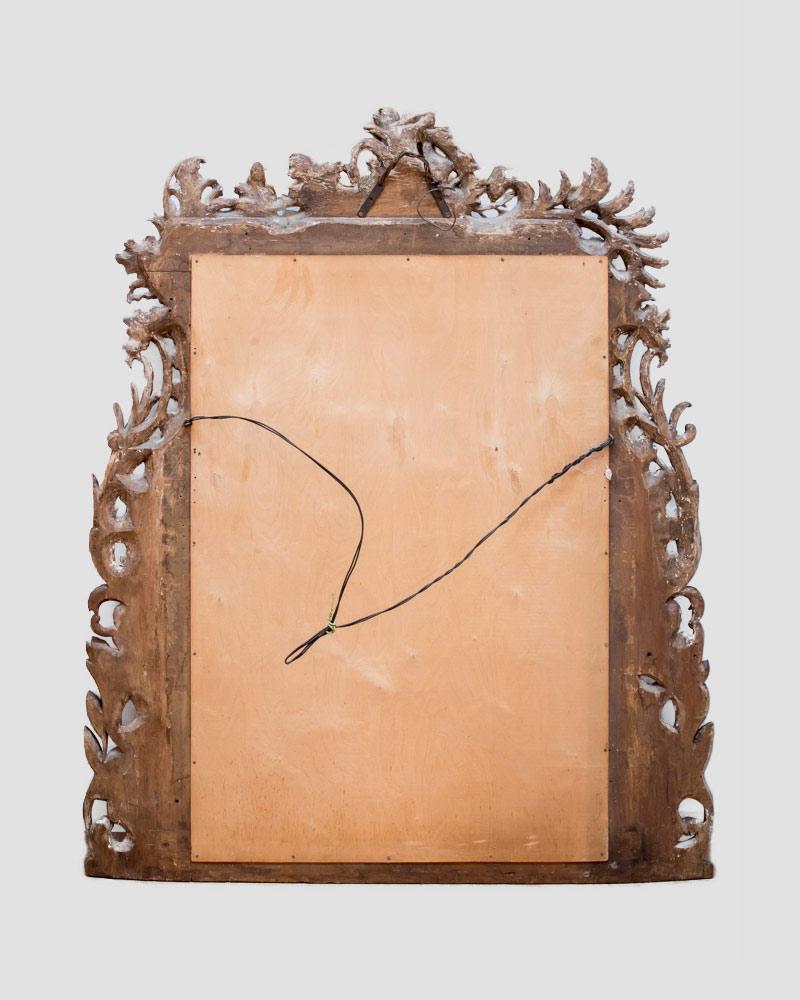 Large Rococo style scallop shaped mirror in natural carved wood decorated with rocaille patterns such as cartouches, swirls, vegetals on the whole ensemble of the mirror frame.
Work from the 19th century.
 