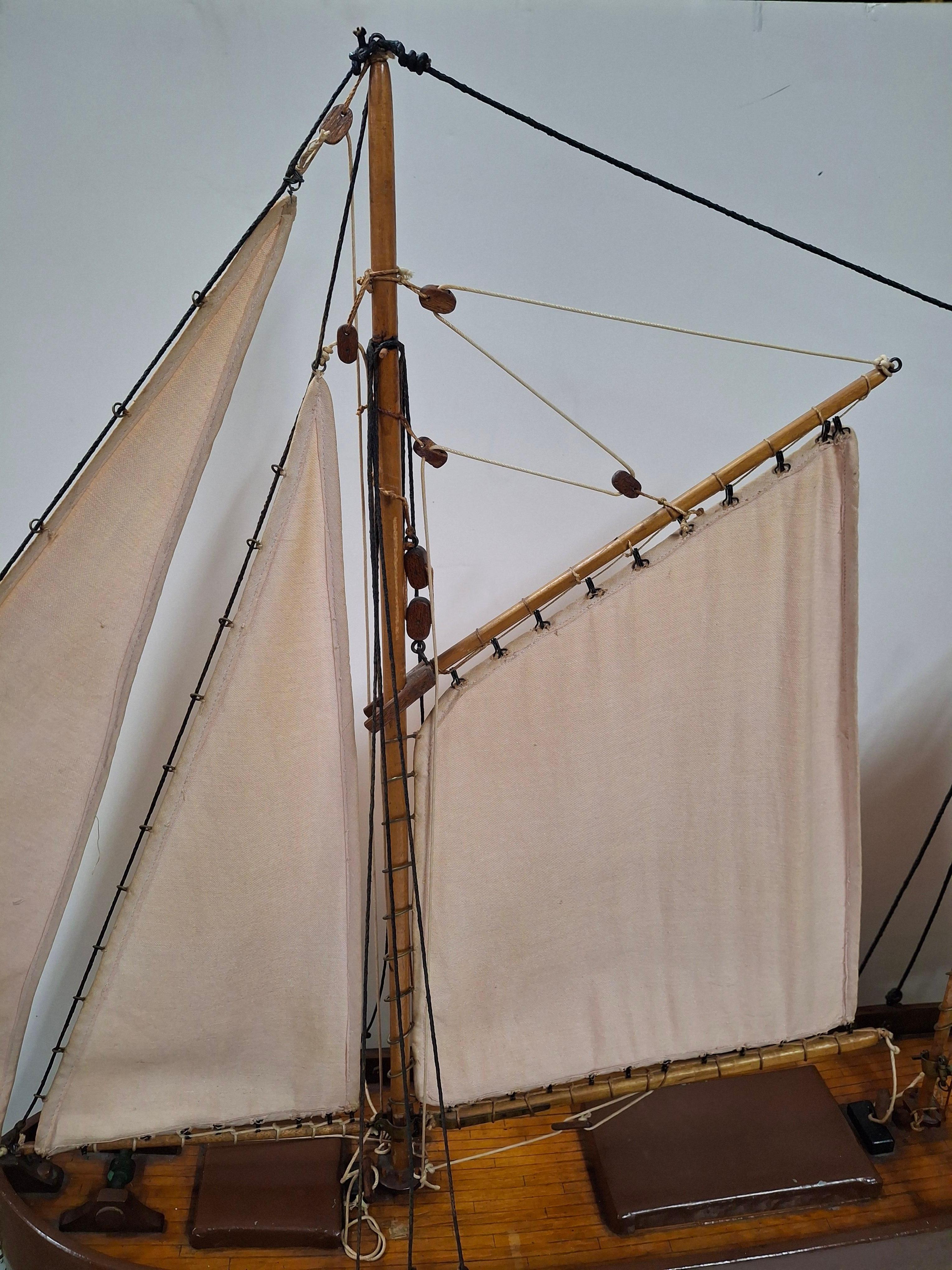 Barca a vela in Wood intagliato in vendita 5