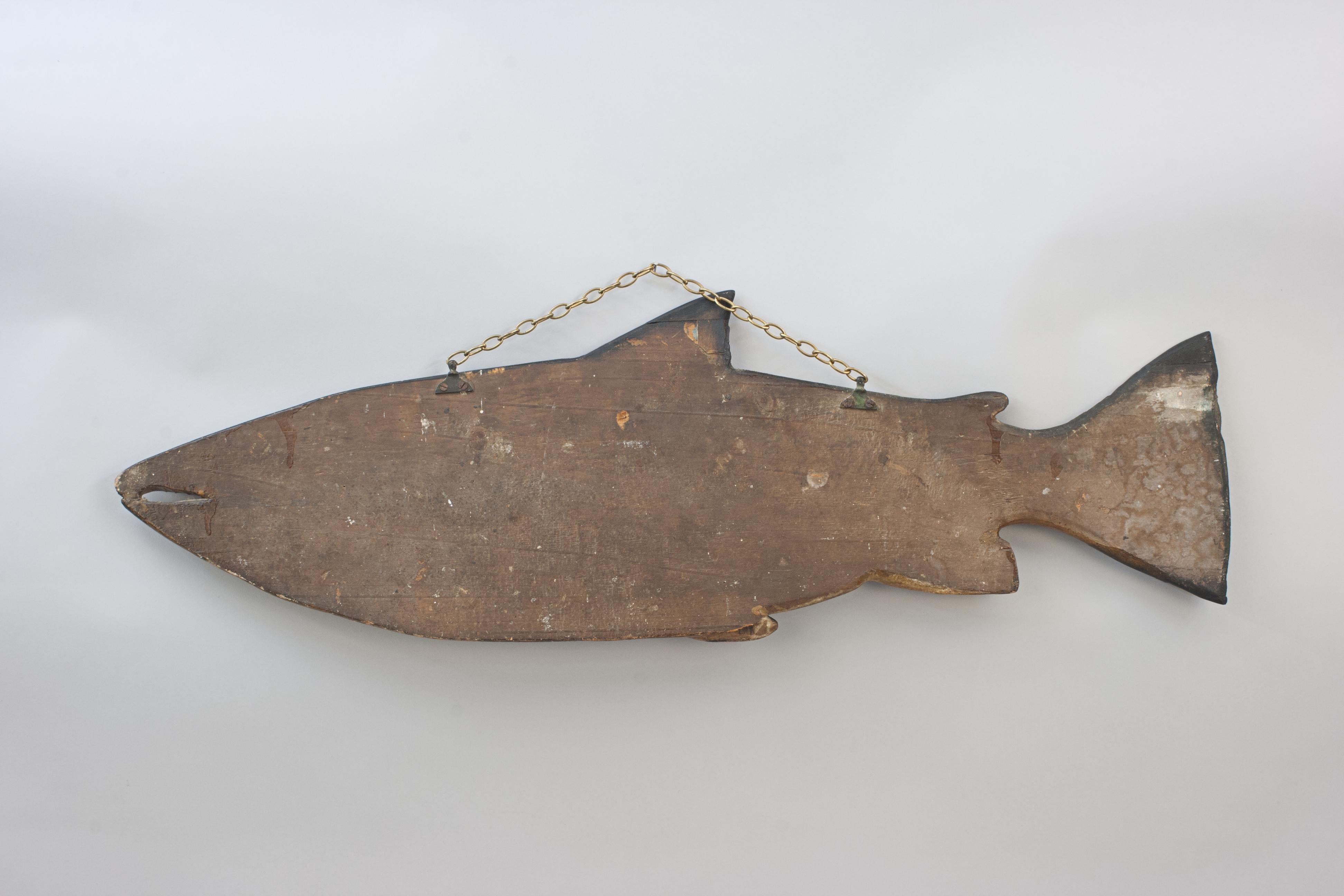 Écossais Modèle saumon et poisson en bois sculpté en vente