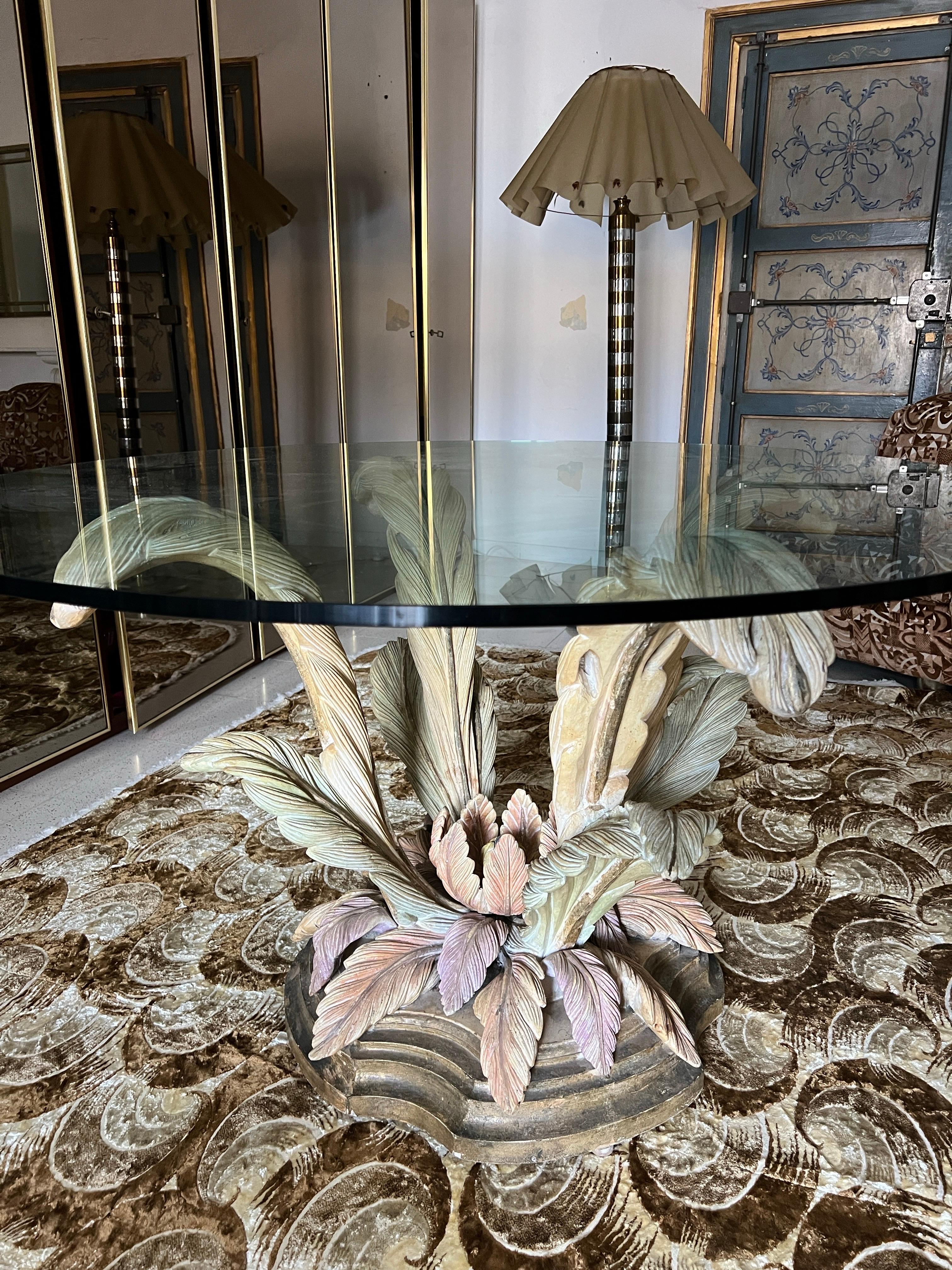 Bois Table de salle à manger sculpturale à motif de fleurs, Italie, 1970 en vente