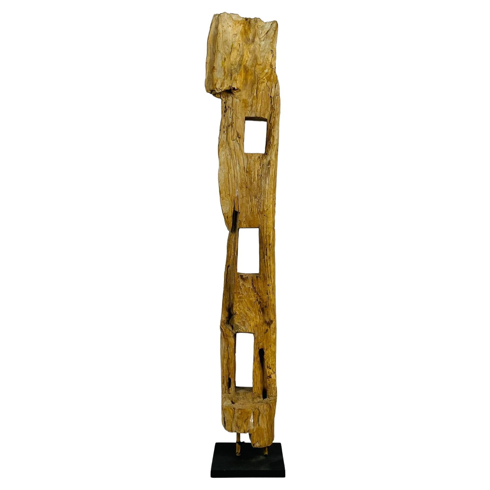 Sculpture en bois sculpté sur socle en métal en vente