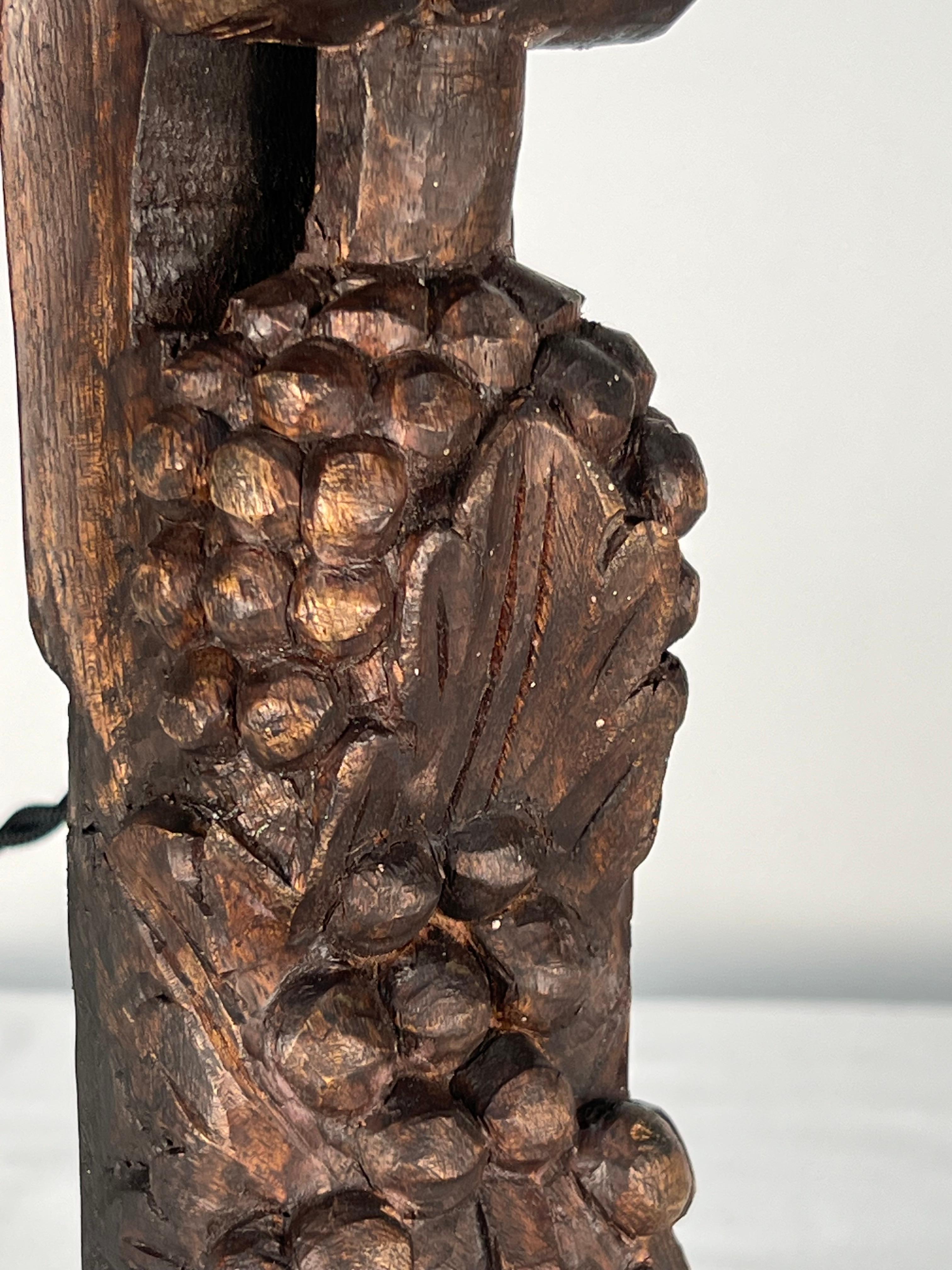 Lampe de table à pied de canapé en Wood Wood sculpté en vente 6