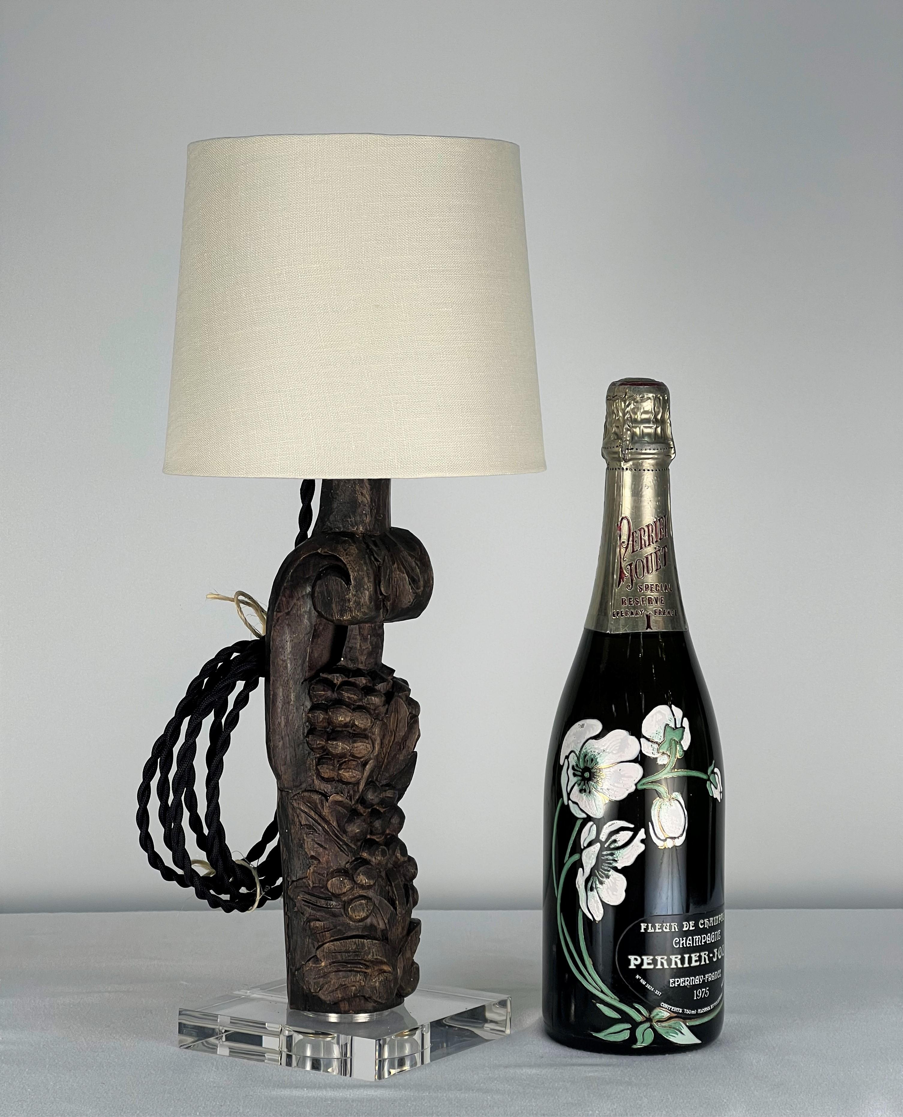 Lampe de table à pied de canapé en Wood Wood sculpté en vente 8