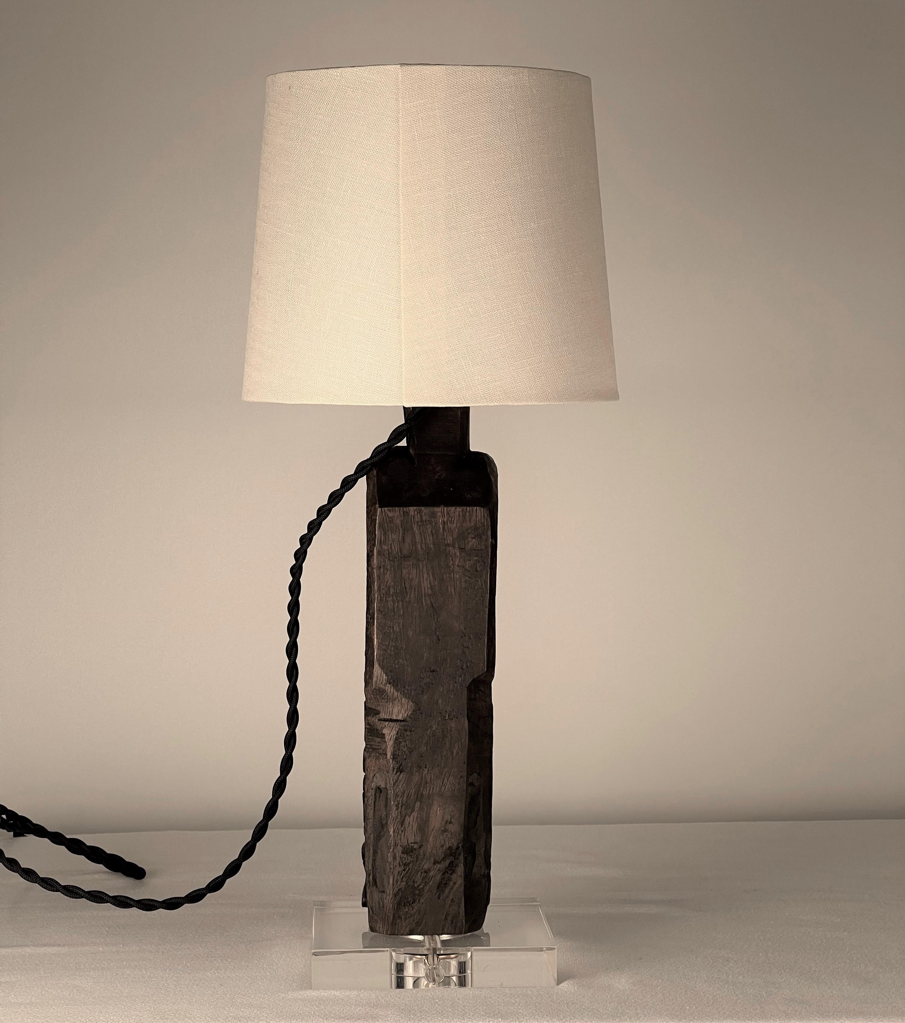 italien Lampe de table à pied de canapé en Wood Wood sculpté en vente