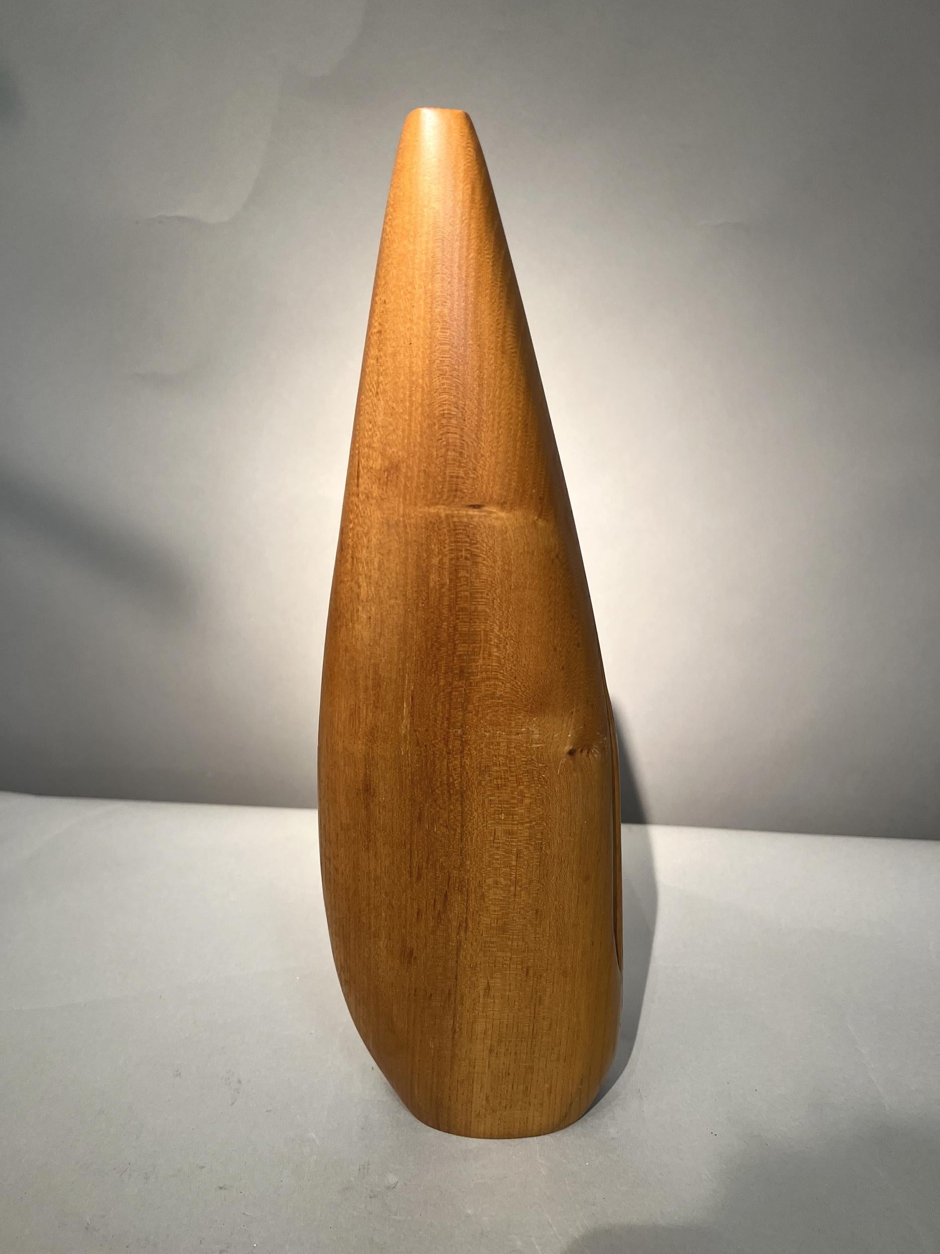 Carved wood soliflore vase, France, circa 1960 In Good Condition For Sale In Paris, FR