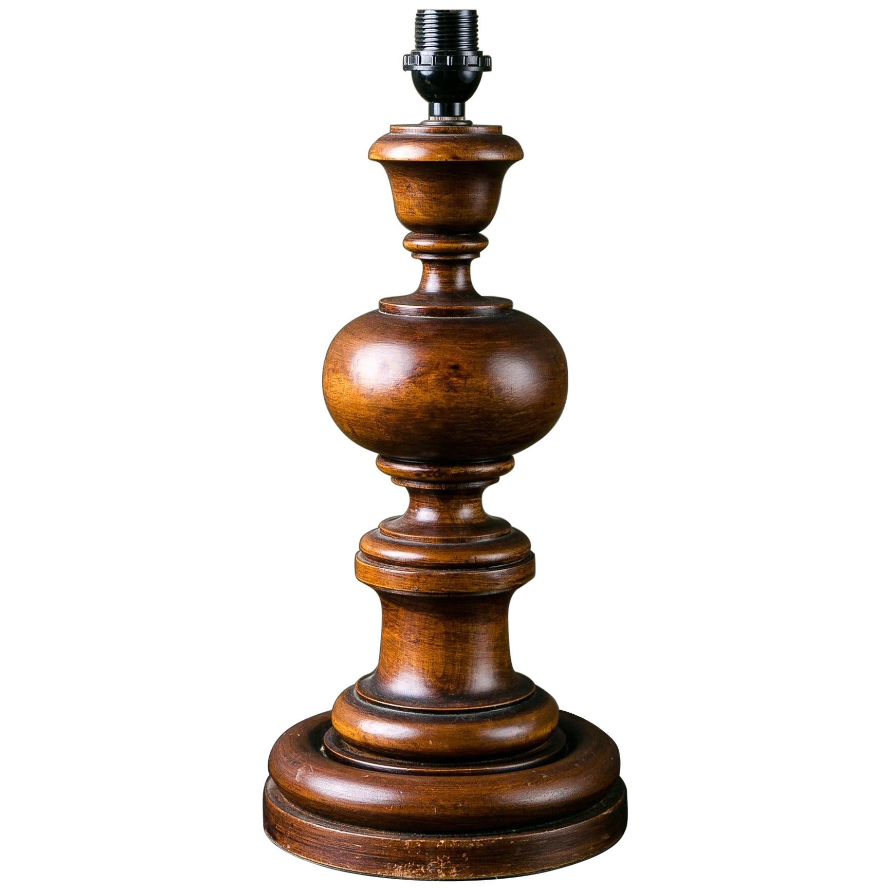 Carved Wood Vintage Table Lamp of Simple, Classic Colonial Style For Sale