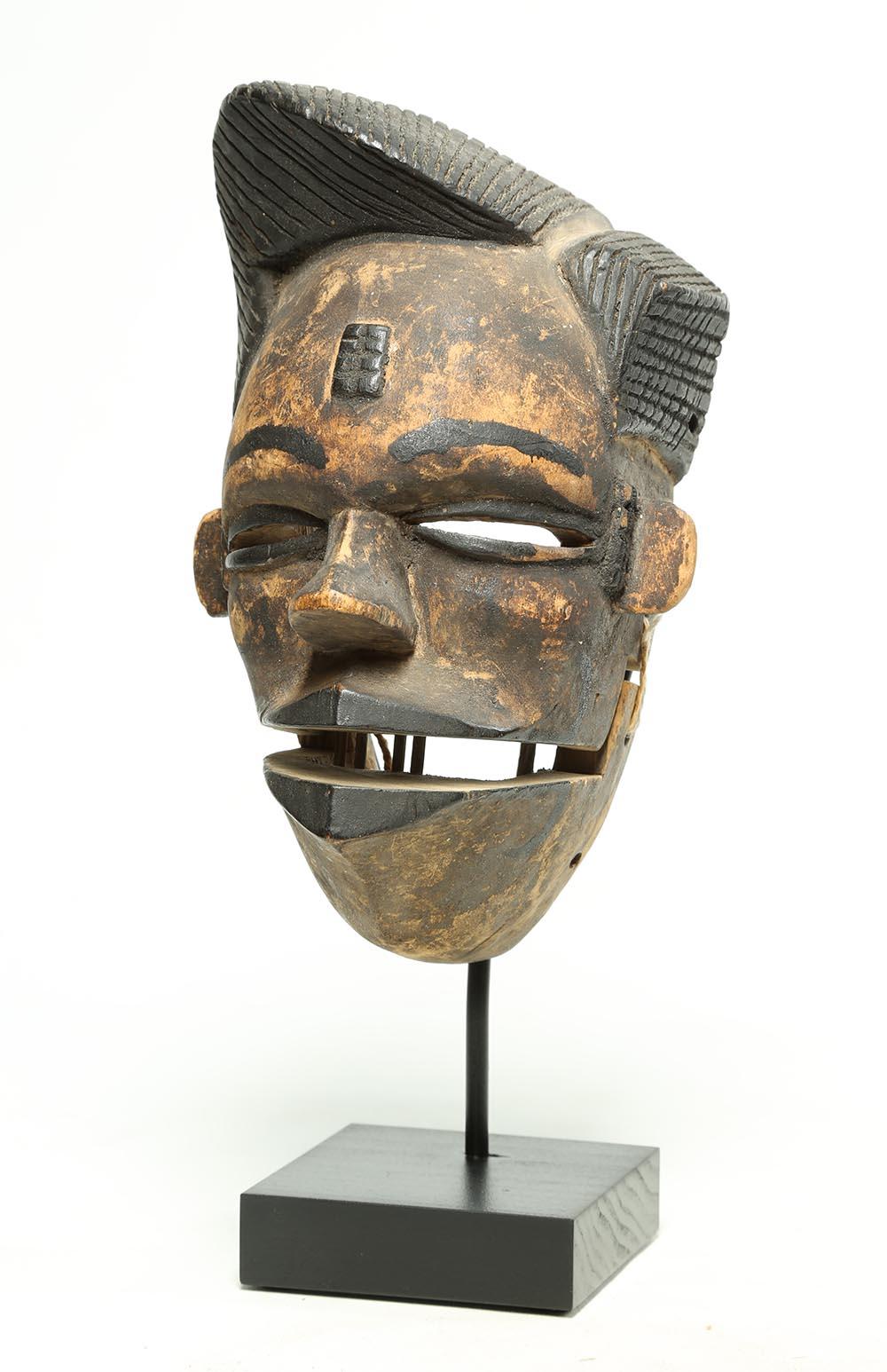 Geschnitzte Ogoni-Maske aus Holz, Stammeskunst, Nigeria, mit abnehmbarem Jaw, stilvolles Haar im Angebot 2