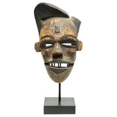 Geschnitzte Ogoni-Maske aus Holz, Stammeskunst, Nigeria, mit abnehmbarem Jaw, stilvolles Haar
