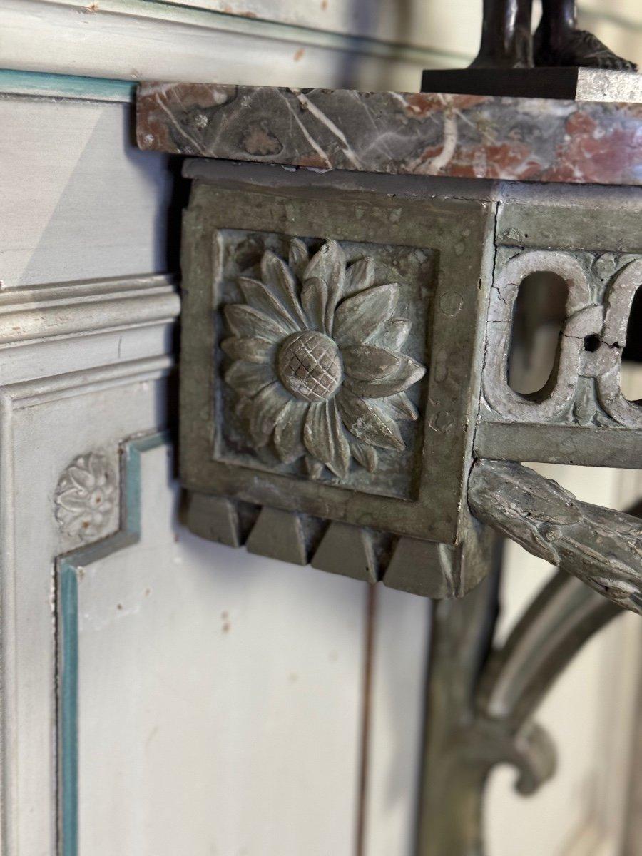 Wandhalterung aus geschnitztem Holz, Patina in grünen Farbtönen, 18. Jahrhundert im Zustand „Hervorragend“ im Angebot in Honnelles, WHT
