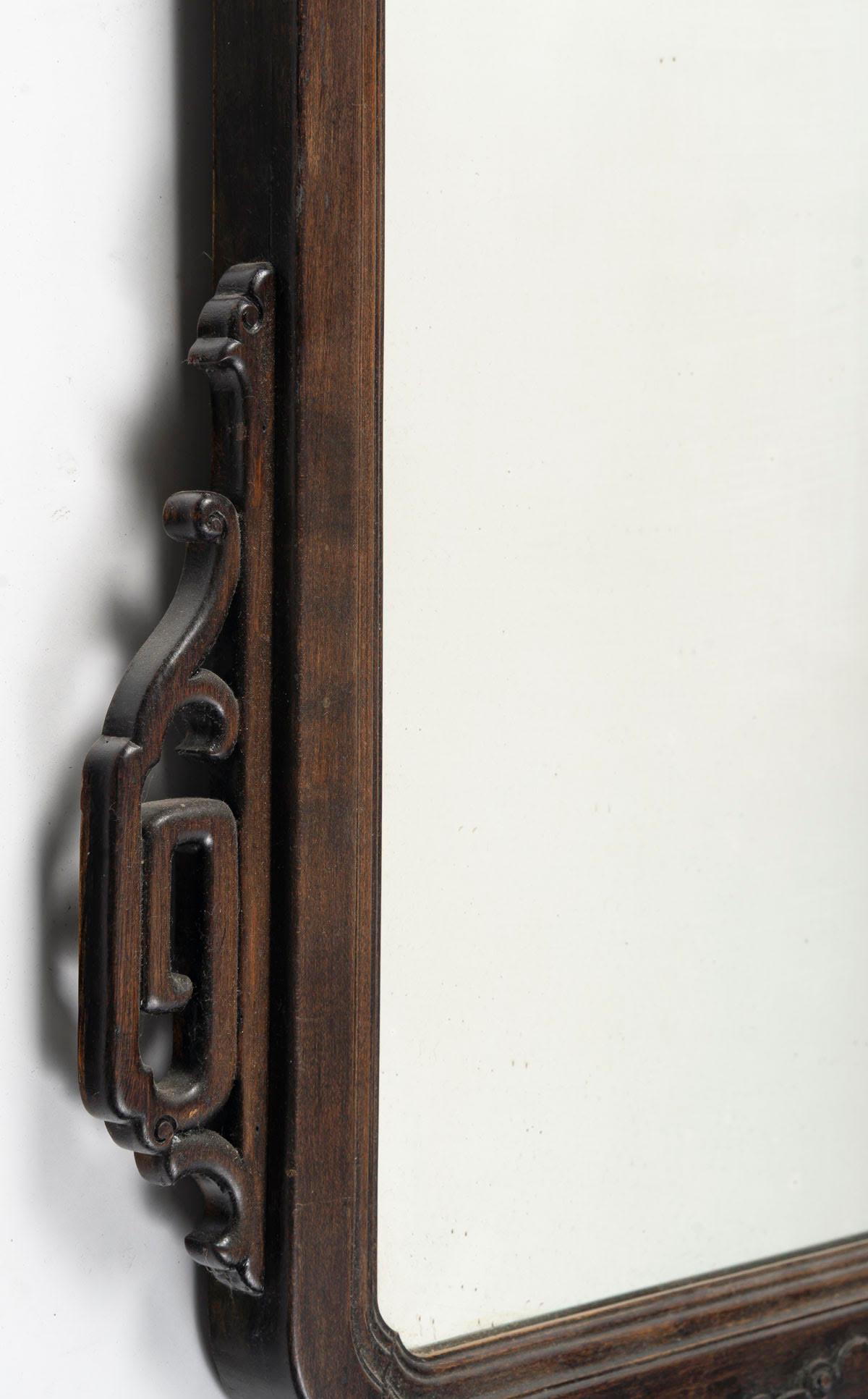 Sculpté Miroir mural en Wood Wood sculpté dans le style de Viardot, 19e siècle. en vente