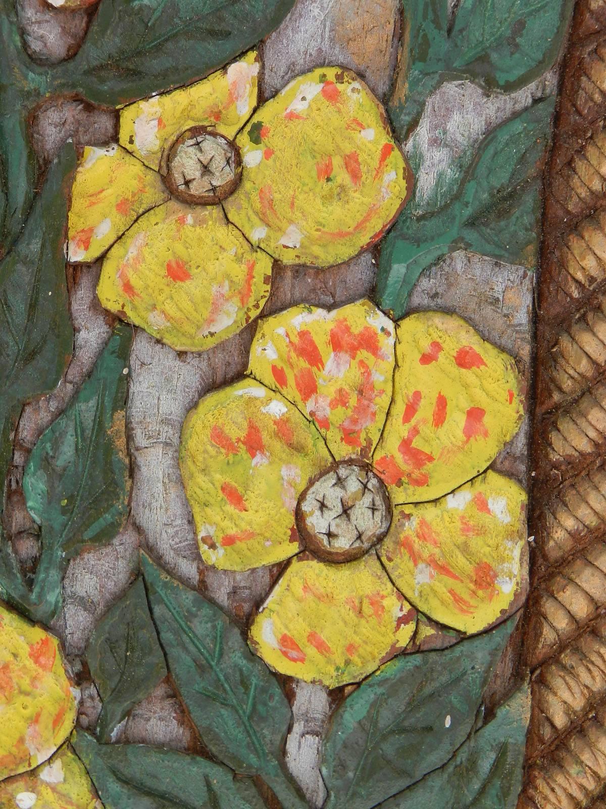 Art déco Plaque murale Art Déco en bois sculpté avec fleurs signée et panier à fleurs peint en relief 