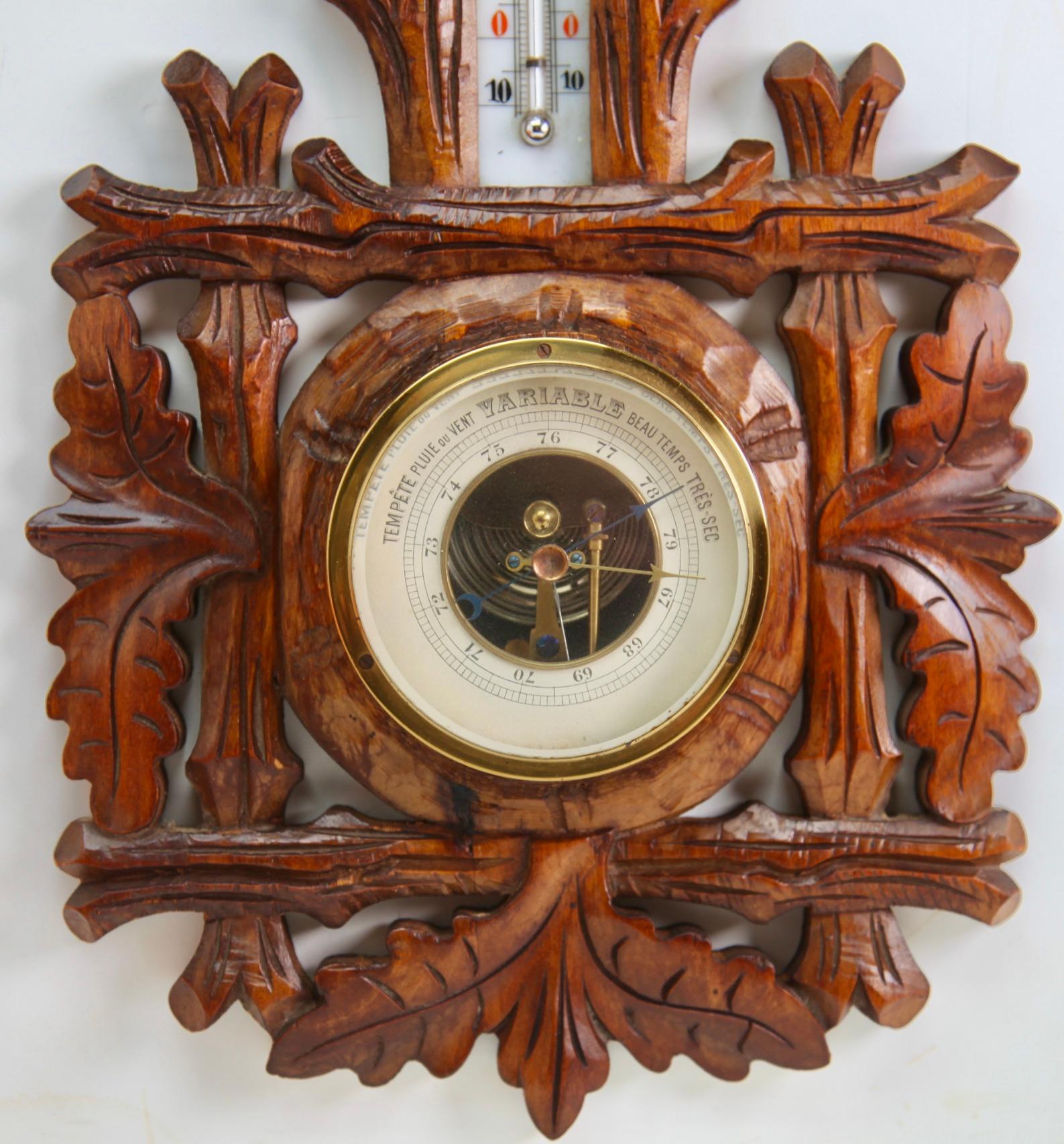 Carved Wooden Antique French Barometer with Thermometer, Number 9432 1910s In Good Condition For Sale In Verviers, BE
