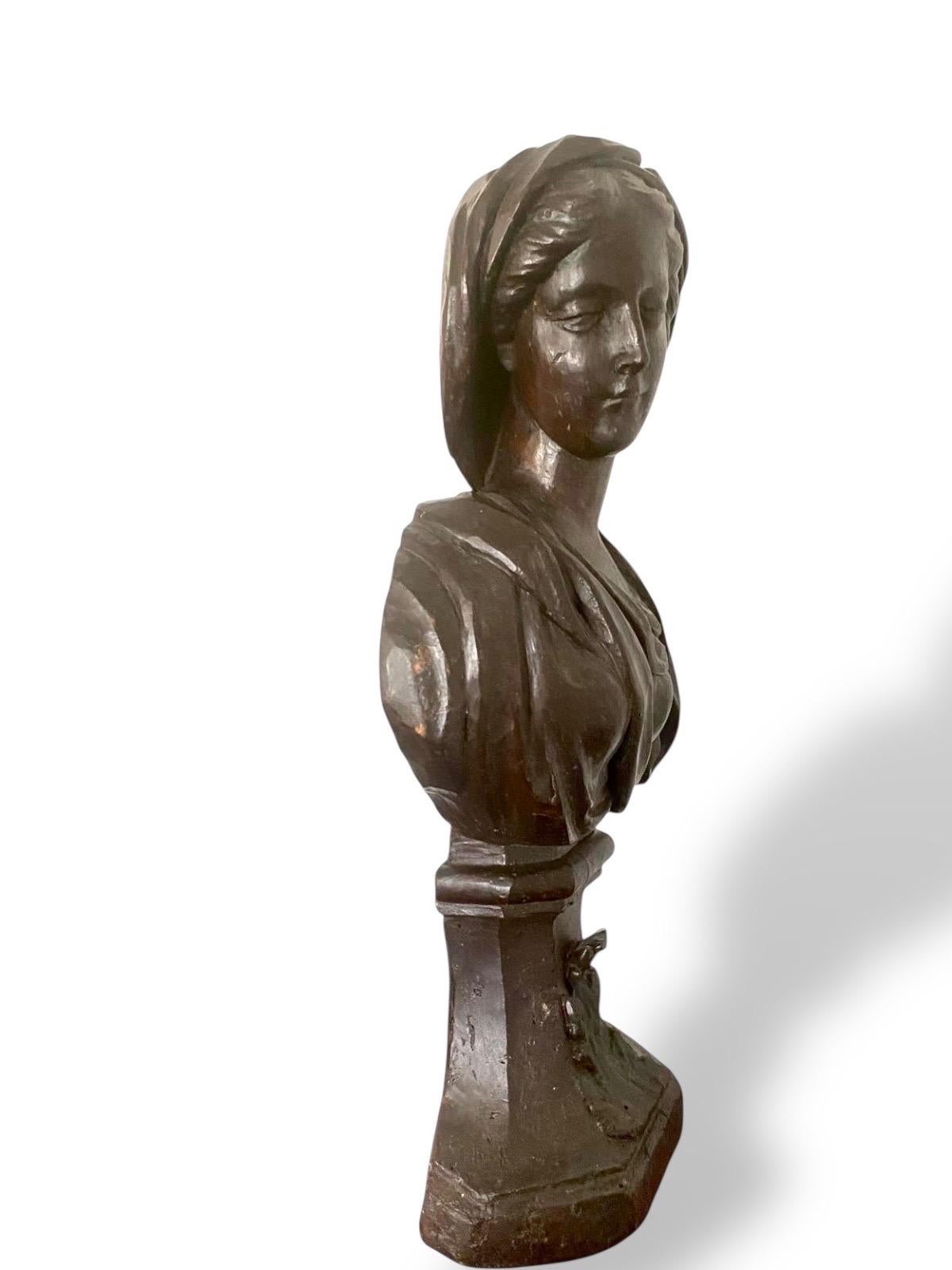 Geschnitzte Frauenbüste aus Holz, Frankreich, Ludwig XIV., um 1700 (Louis XIV.) im Angebot