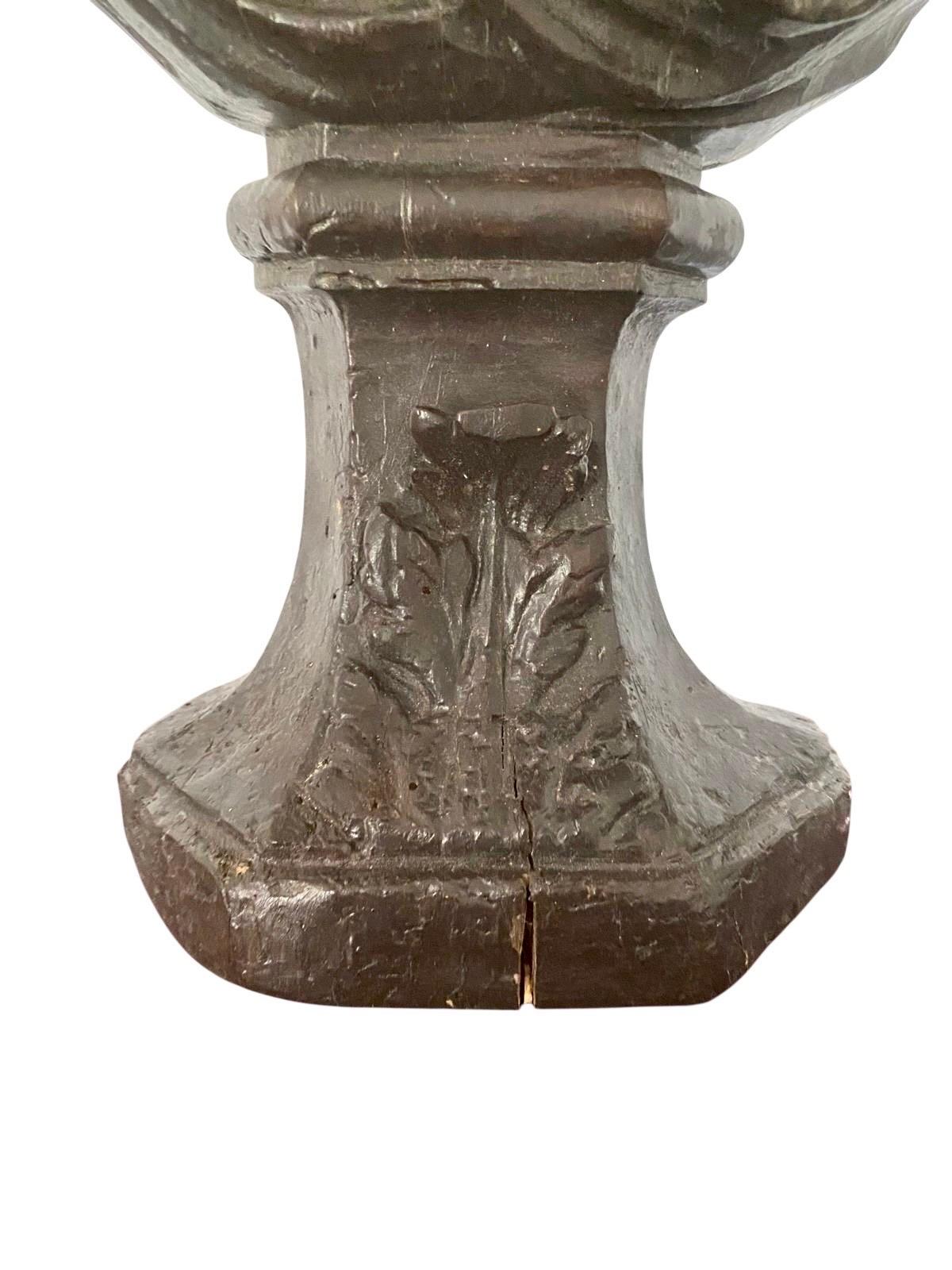Geschnitzte Frauenbüste aus Holz, Frankreich, Ludwig XIV., um 1700 (Französisch) im Angebot