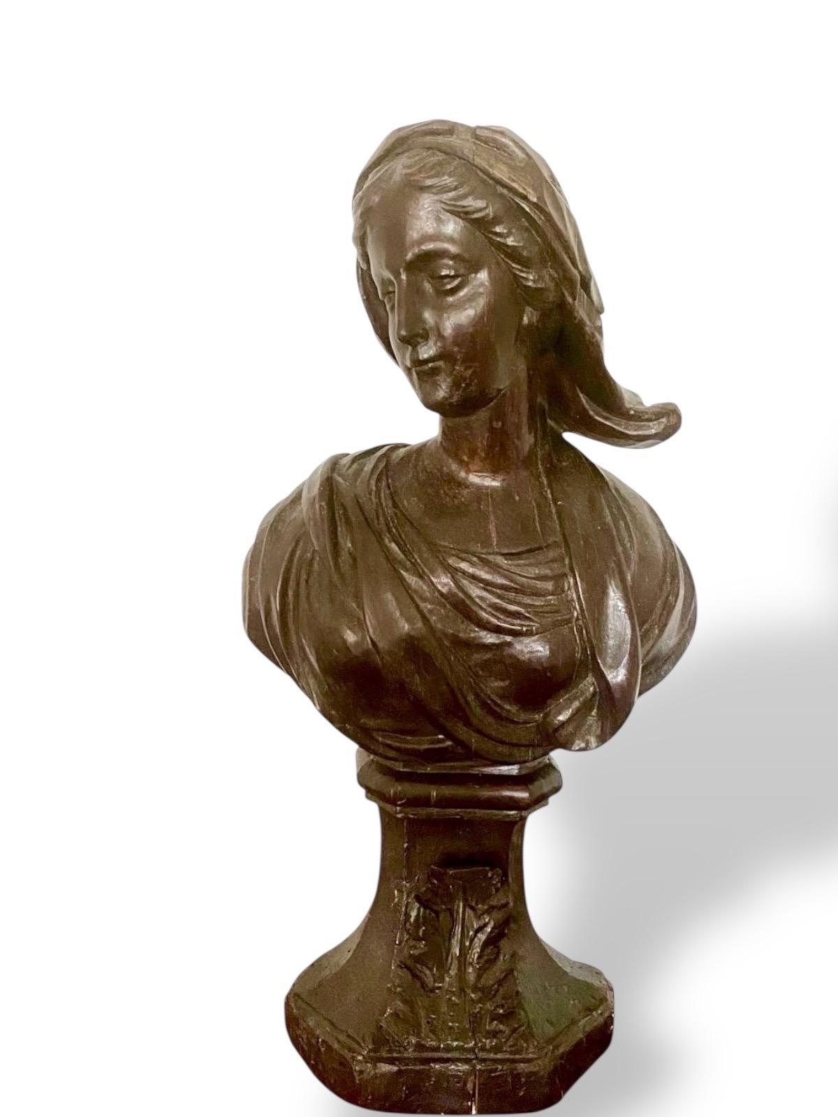 Geschnitzte Frauenbüste aus Holz, Frankreich, Ludwig XIV., um 1700 im Angebot 1